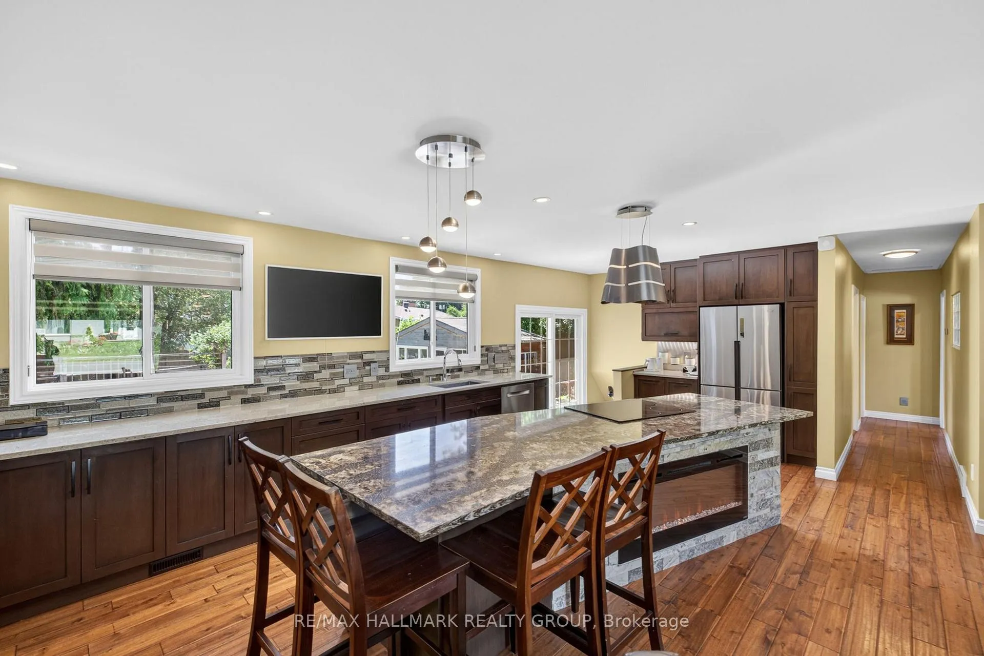 Photo 11 of 120 Abbeyhill Drive, Ottawa, Kanata - Glencairn/Hazeldean — HOMEH