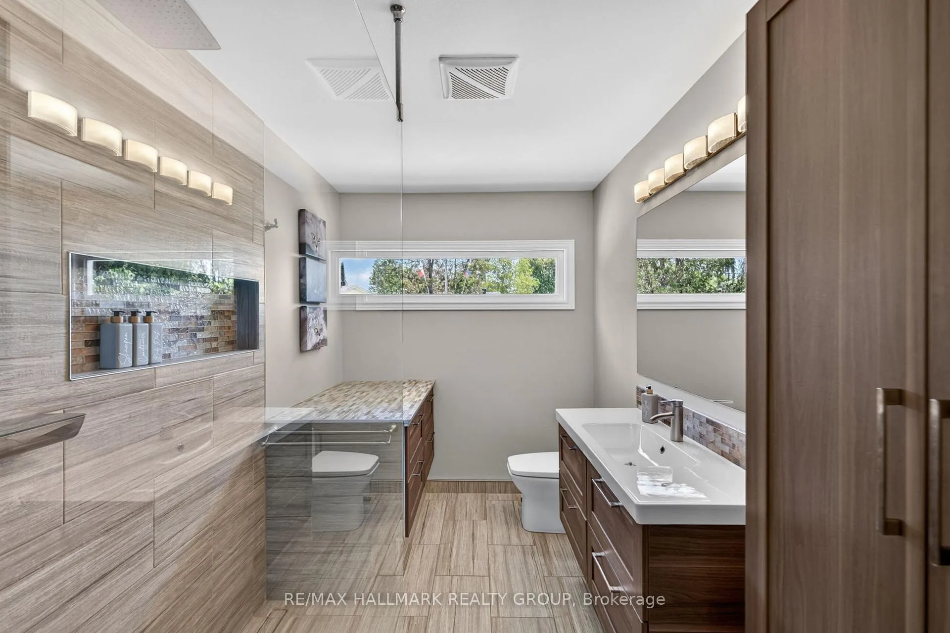 Photo 17 of 120 Abbeyhill Drive, Ottawa, Kanata - Glencairn/Hazeldean — HOMEH