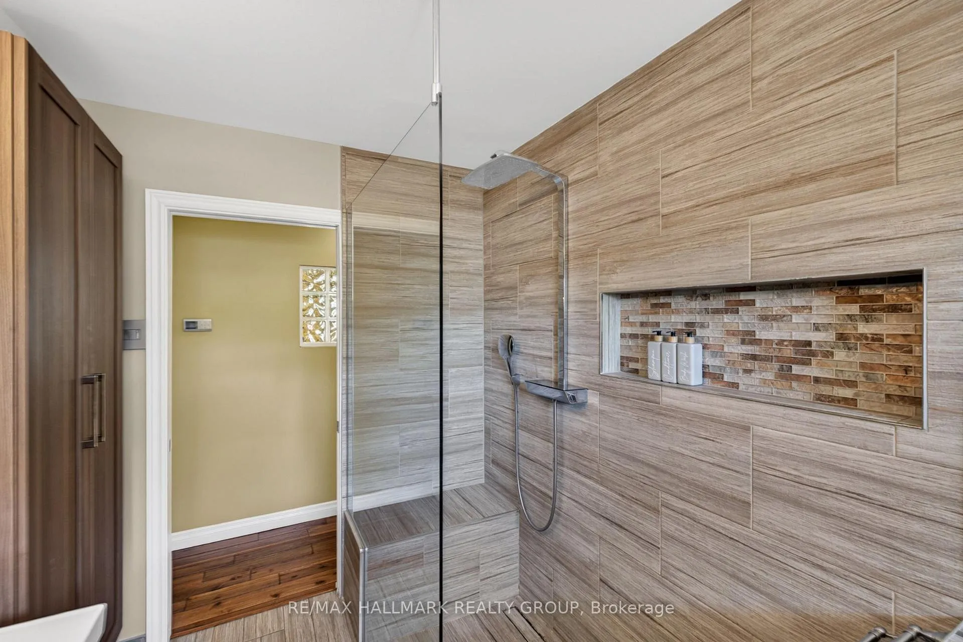 Photo 19 of 120 Abbeyhill Drive, Ottawa, Kanata - Glencairn/Hazeldean — HOMEH