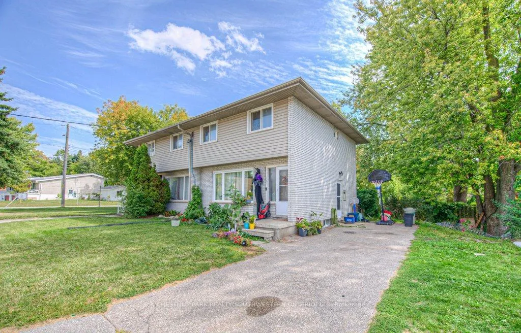 Photo 2 of 151 Franklin Street N, Kitchener, Stanley Park — HOMEH