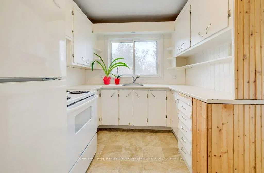 Photo 12 of 151 Franklin Street N, Kitchener, Stanley Park — HOMEH