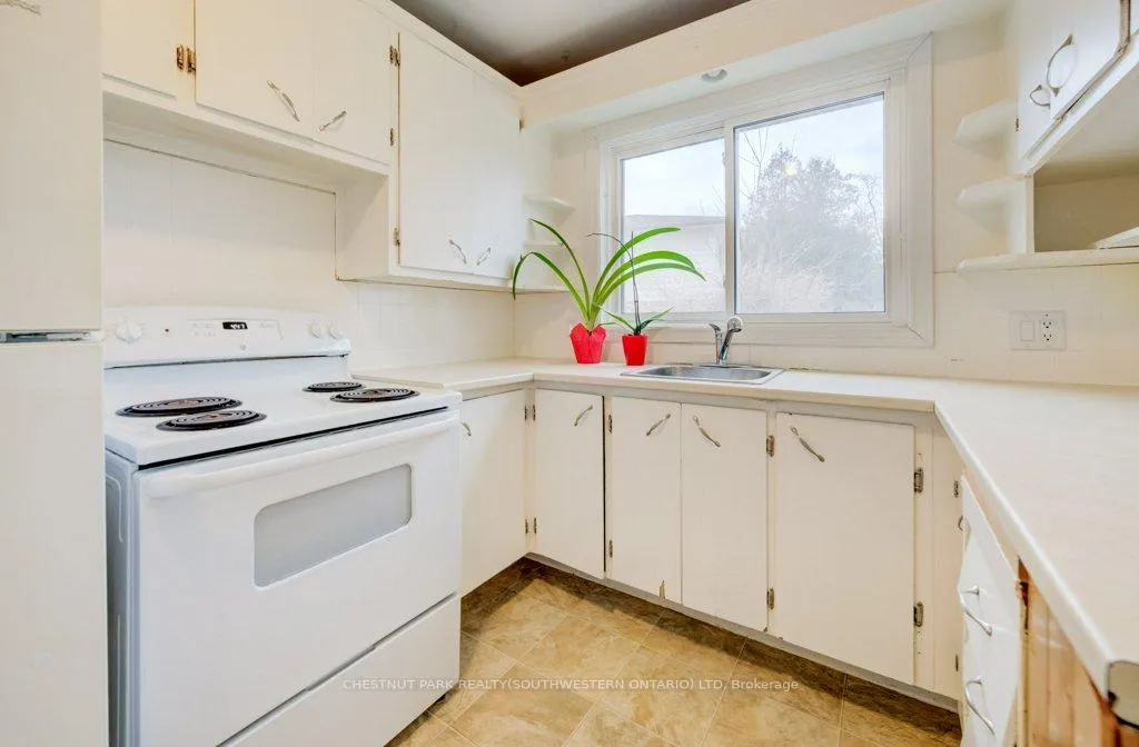 Photo 13 of 151 Franklin Street N, Kitchener, Stanley Park — HOMEH