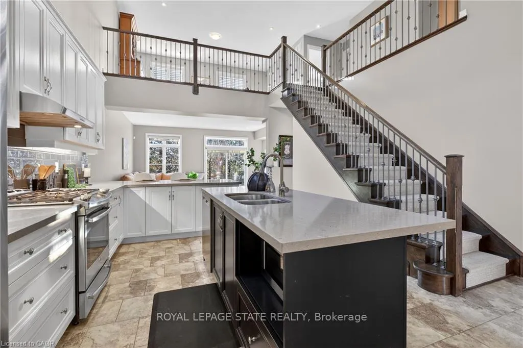 Photo 2 of 27 Black Walnut Crescent, Hamilton, Meadowlands — HOMEH