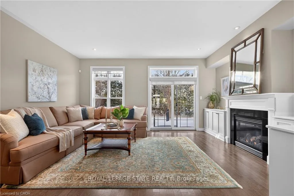 Photo 3 of 27 Black Walnut Crescent, Hamilton, Meadowlands — HOMEH