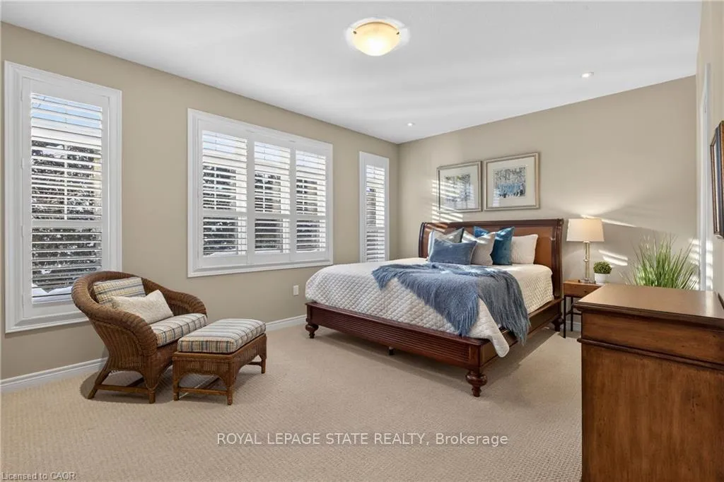 Photo 4 of 27 Black Walnut Crescent, Hamilton, Meadowlands — HOMEH