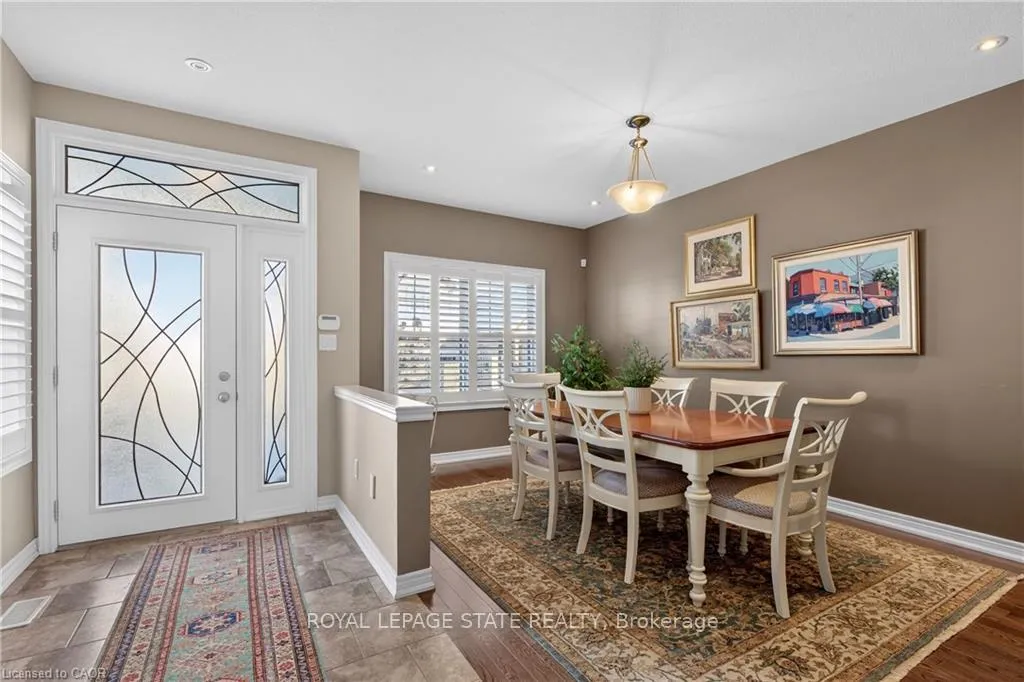 Photo 5 of 27 Black Walnut Crescent, Hamilton, Meadowlands — HOMEH