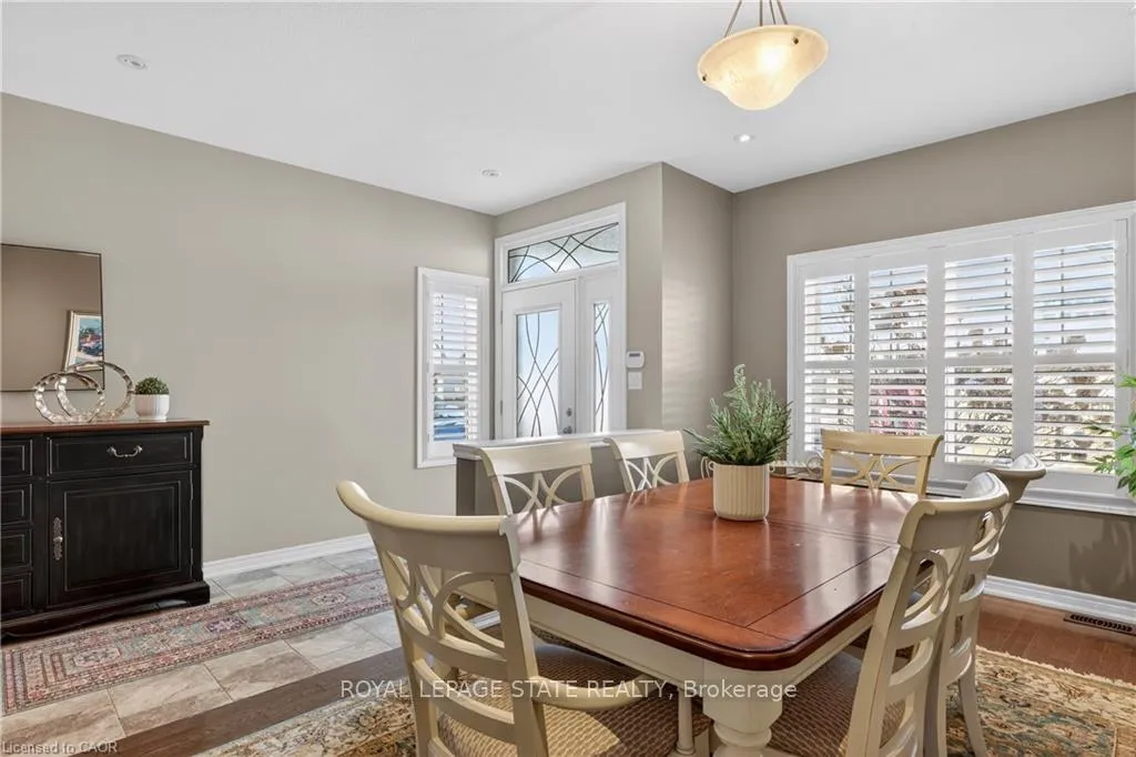 Photo 7 of 27 Black Walnut Crescent, Hamilton, Meadowlands — HOMEH