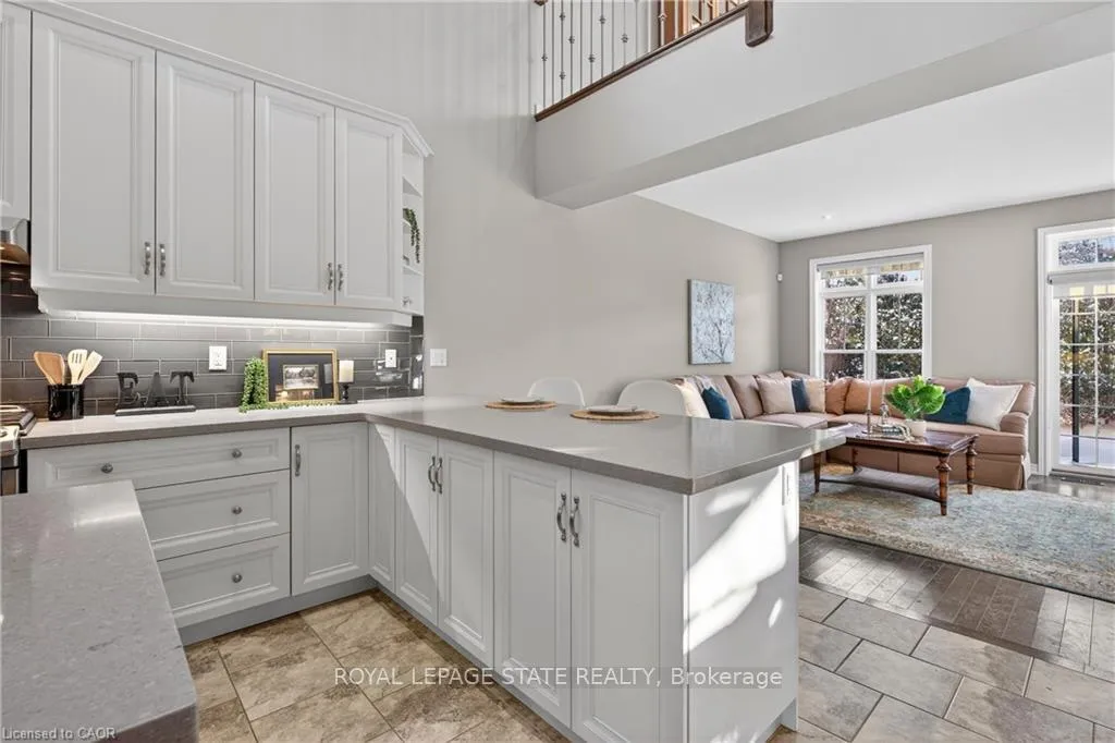 Photo 14 of 27 Black Walnut Crescent, Hamilton, Meadowlands — HOMEH