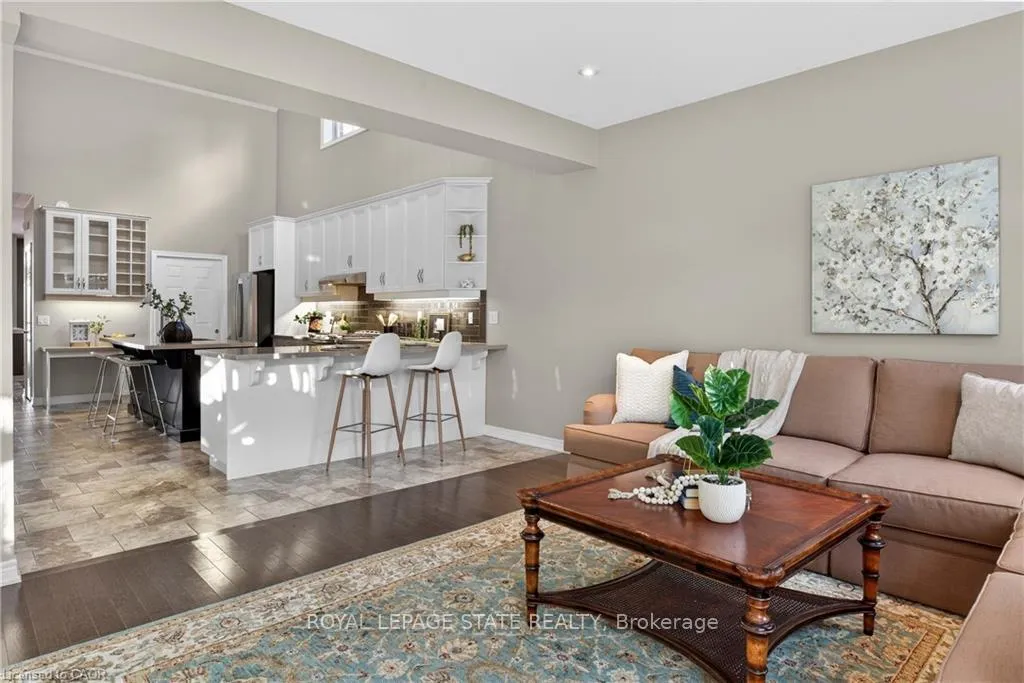 Photo 15 of 27 Black Walnut Crescent, Hamilton, Meadowlands — HOMEH