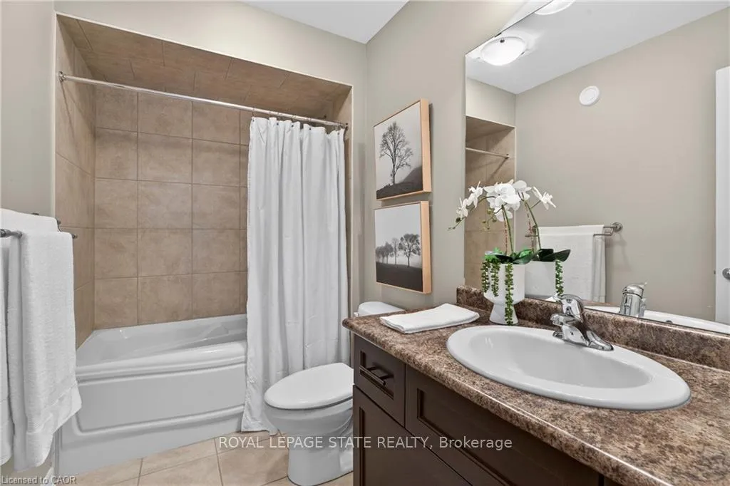 Photo 36 of 27 Black Walnut Crescent, Hamilton, Meadowlands — HOMEH