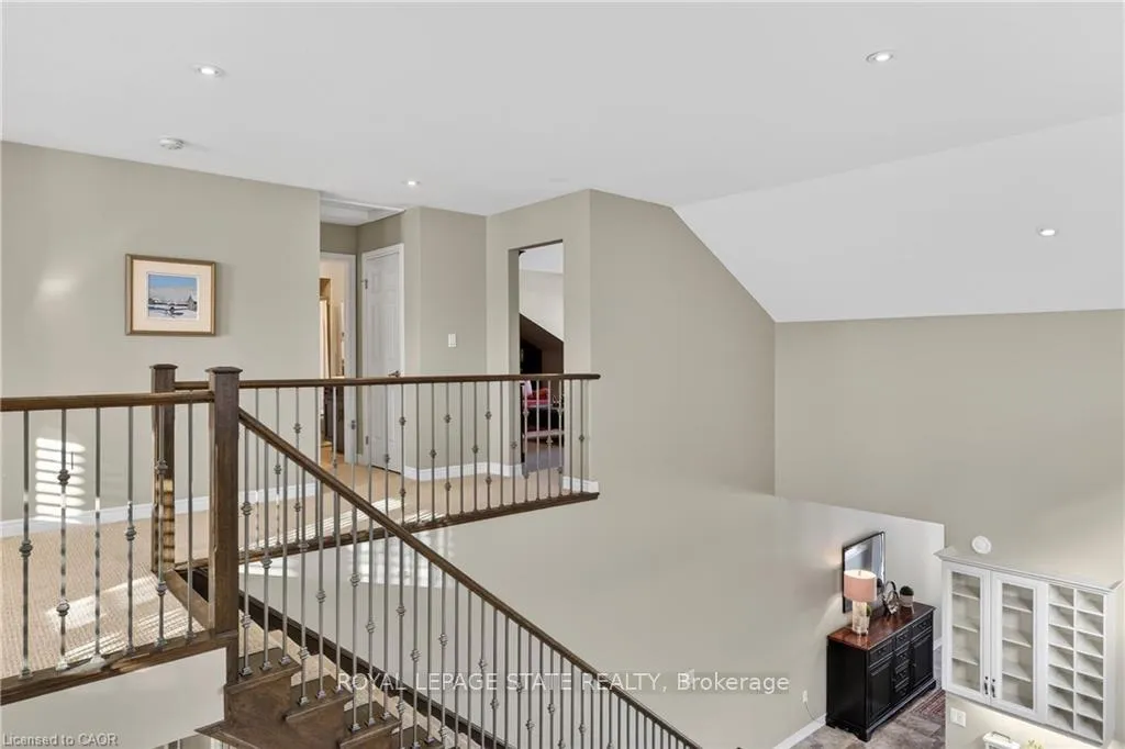 Photo 39 of 27 Black Walnut Crescent, Hamilton, Meadowlands — HOMEH