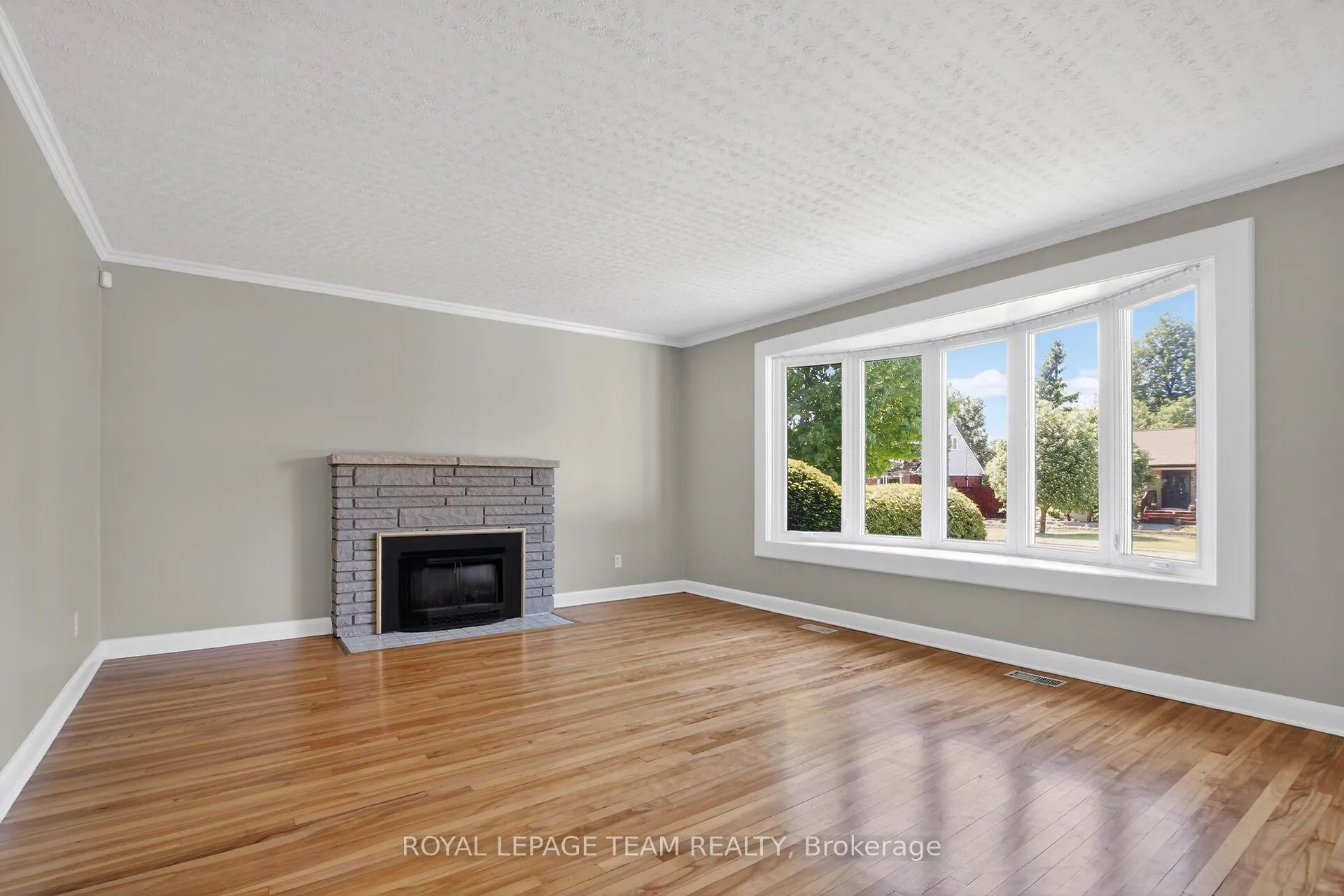 Photo 9 of 2390 Cheshire Road, Ottawa, Parkway Park — HOMEH