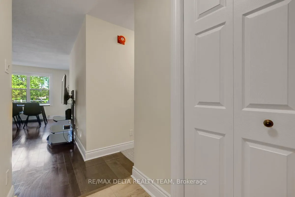 Photo 4 of Unit 107, 1099 Cadboro Road, Ottawa, Carson Grove — HOMEH