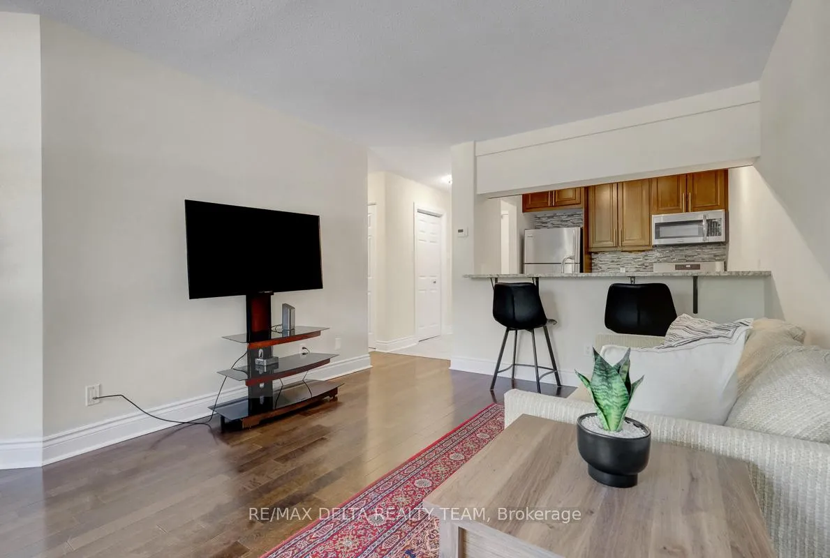 Photo 8 of Unit 107, 1099 Cadboro Road, Ottawa, Carson Grove — HOMEH