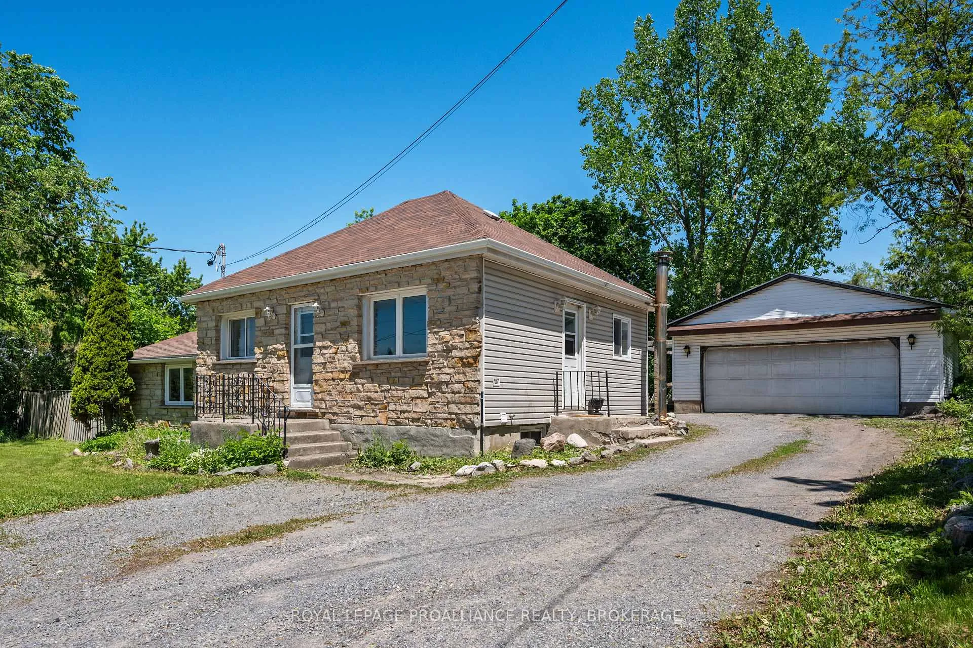 Photo 2 of 3734 Battersea Road, Frontenac, Frontenac South — HOMEH