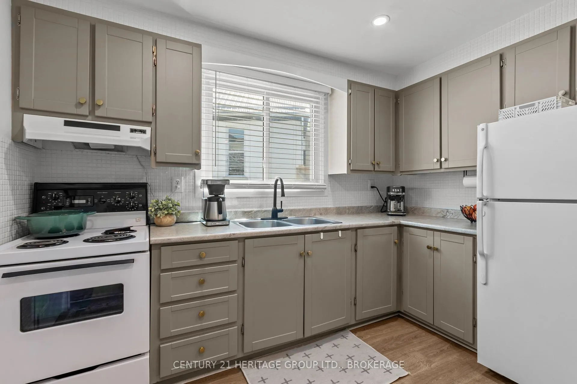 Photo 11 of 198 Raglan Road, Kingston, East of Sir John A. Blvd — HOMEH