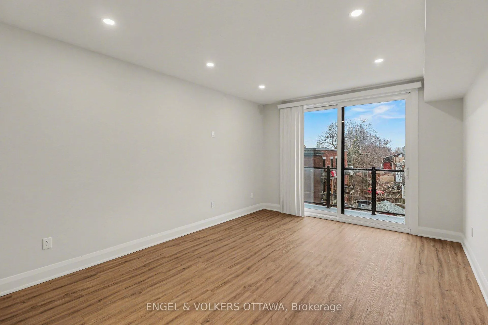 Photo 3 of Unit 7, 35 Monk Street, Ottawa, Glebe — HOMEH