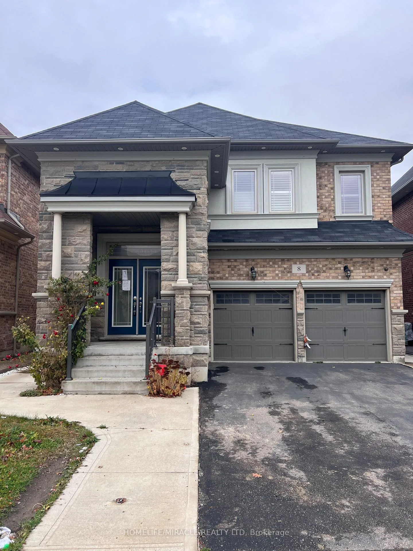 Photo 3 of 8 Arda Crescent, Brampton, Toronto Gore Rural Estate — HOMEH
