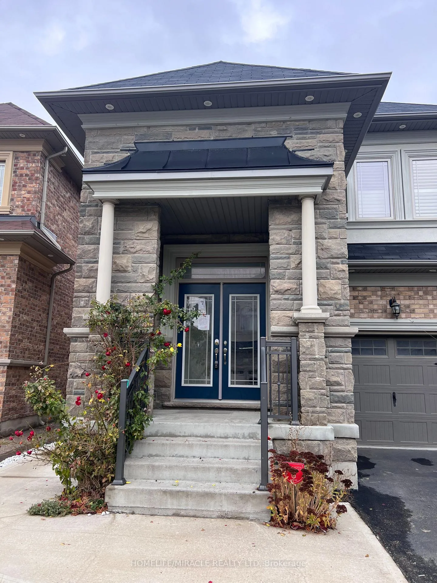 Photo 4 of 8 Arda Crescent, Brampton, Toronto Gore Rural Estate — HOMEH