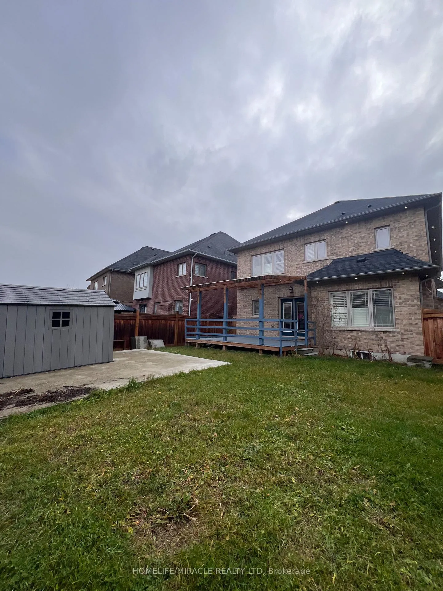 Photo 6 of 8 Arda Crescent, Brampton, Toronto Gore Rural Estate — HOMEH
