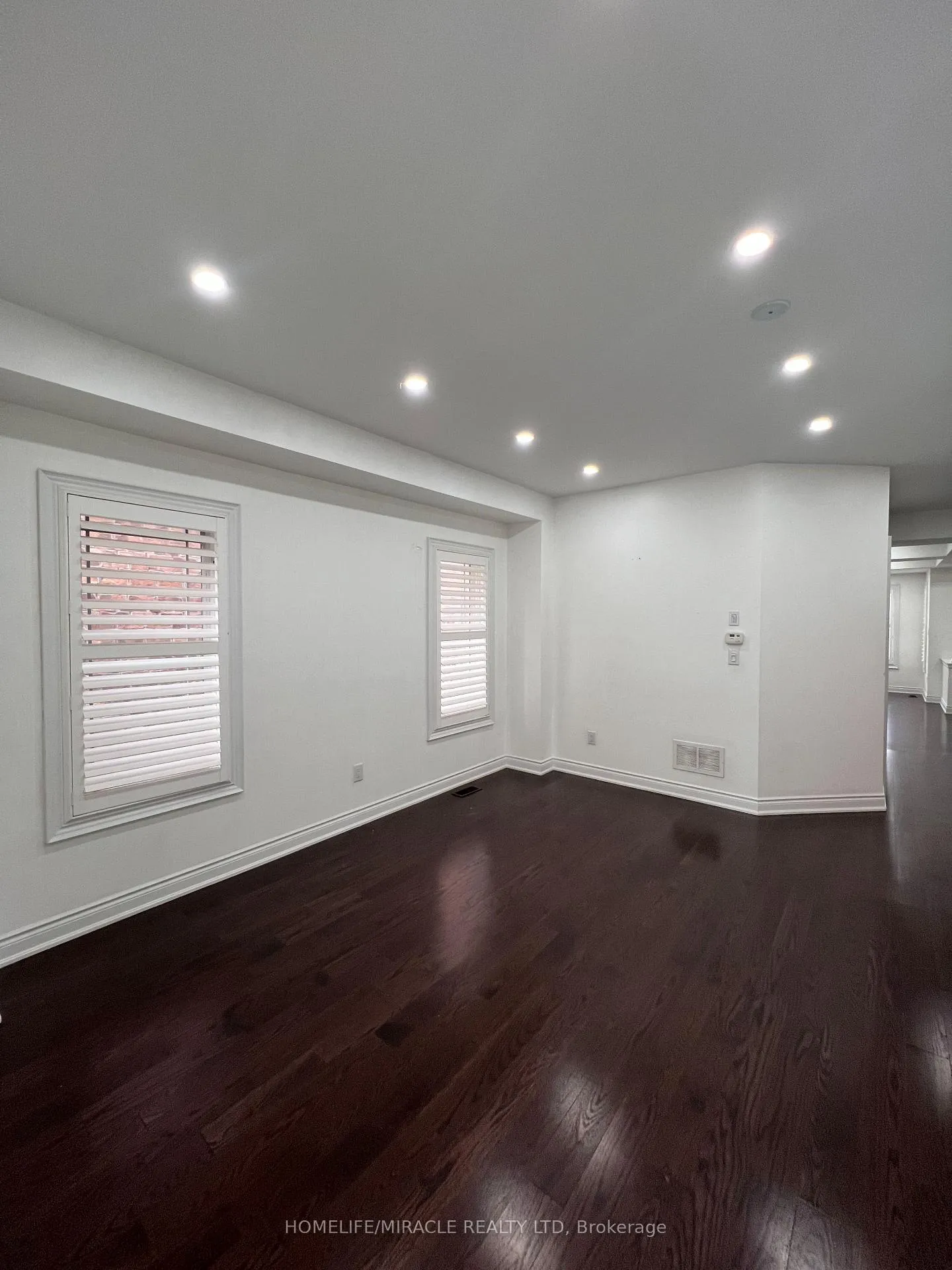 Photo 10 of 8 Arda Crescent, Brampton, Toronto Gore Rural Estate — HOMEH