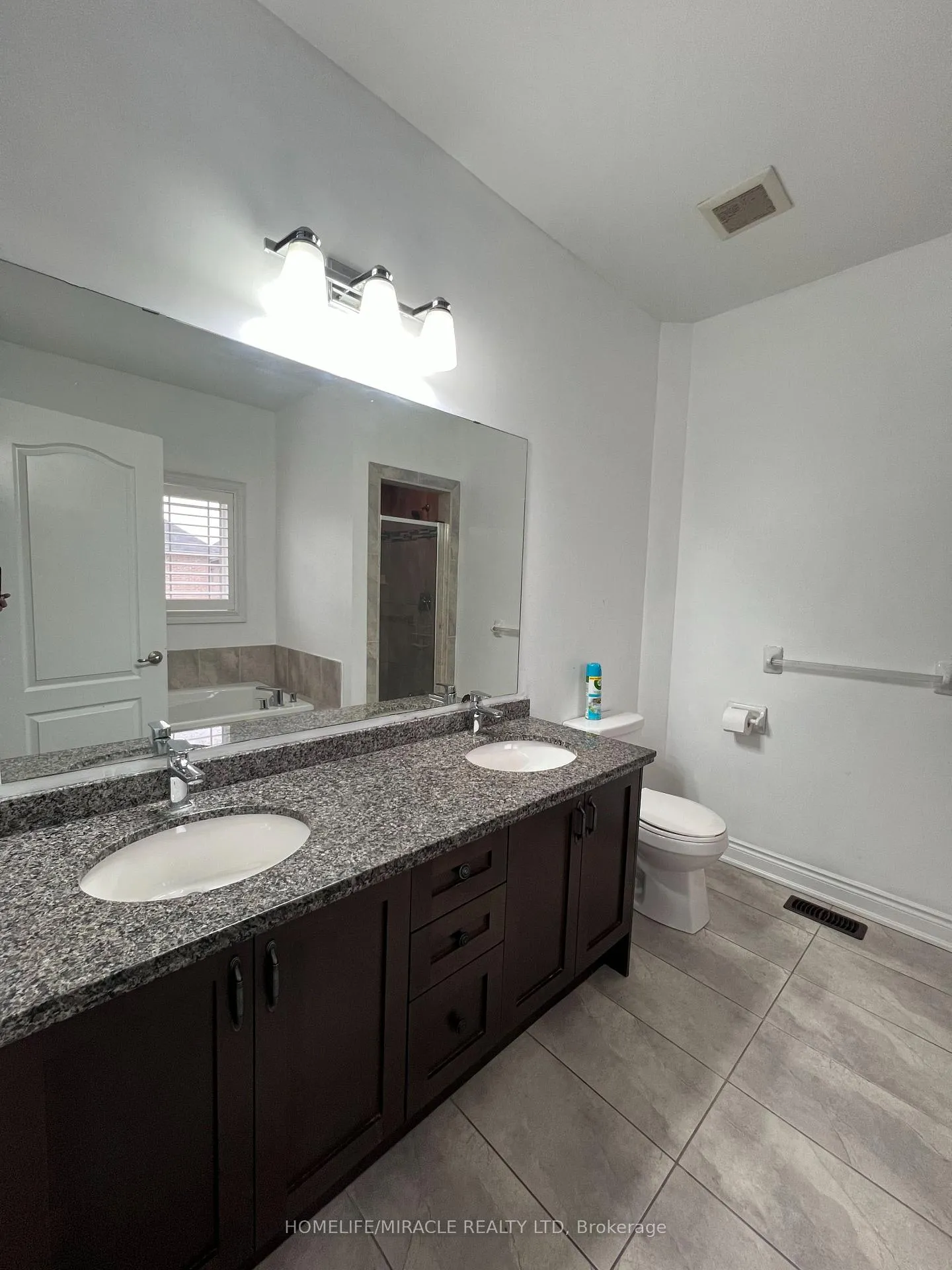 Photo 18 of 8 Arda Crescent, Brampton, Toronto Gore Rural Estate — HOMEH