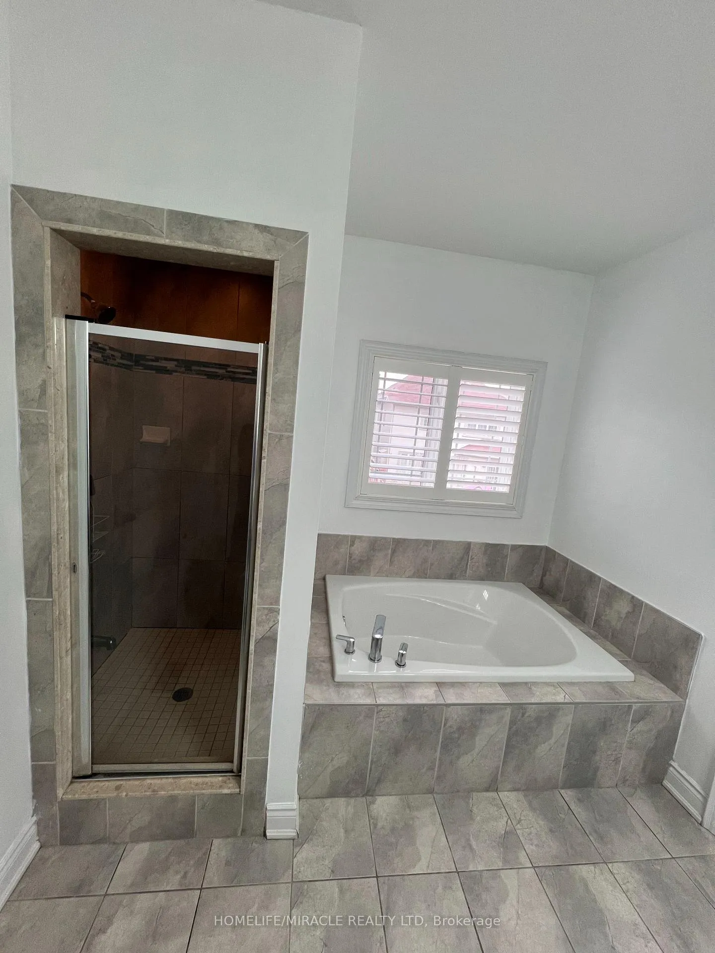 Photo 19 of 8 Arda Crescent, Brampton, Toronto Gore Rural Estate — HOMEH