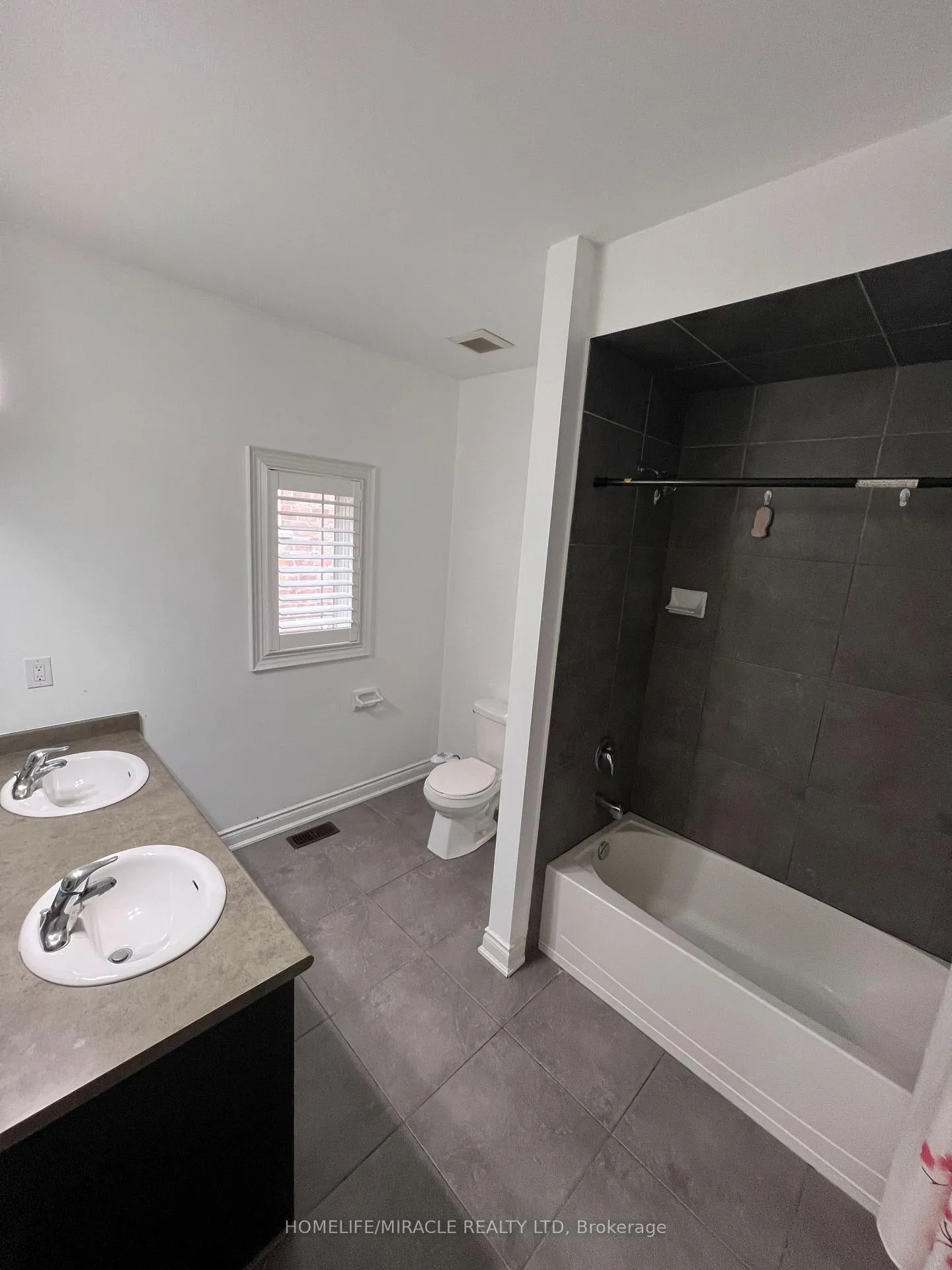 Photo 22 of 8 Arda Crescent, Brampton, Toronto Gore Rural Estate — HOMEH