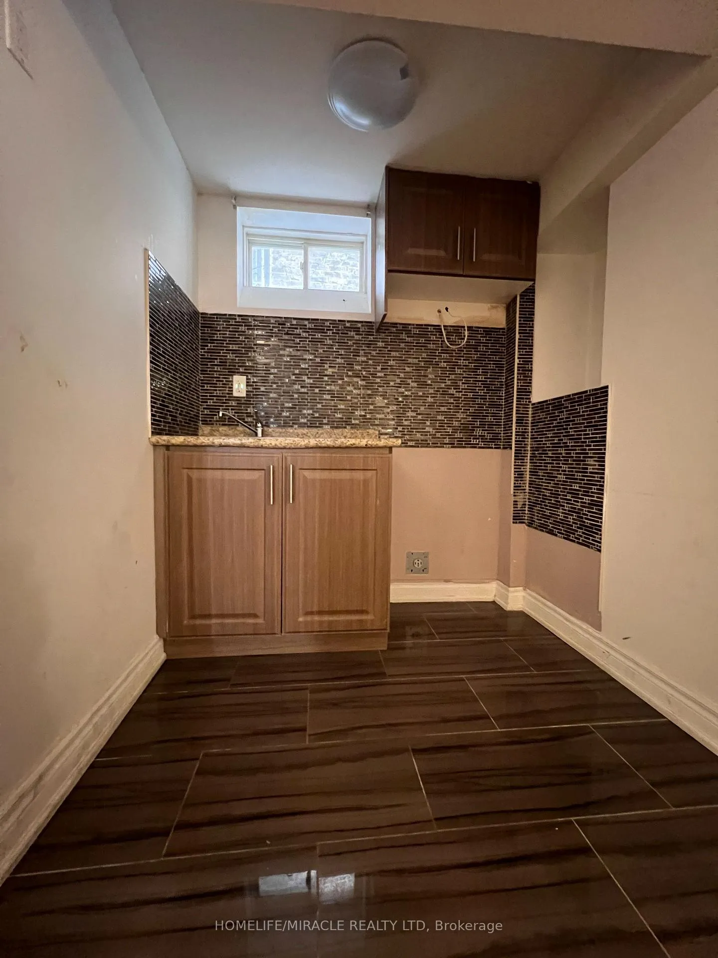 Photo 36 of 8 Arda Crescent, Brampton, Toronto Gore Rural Estate — HOMEH