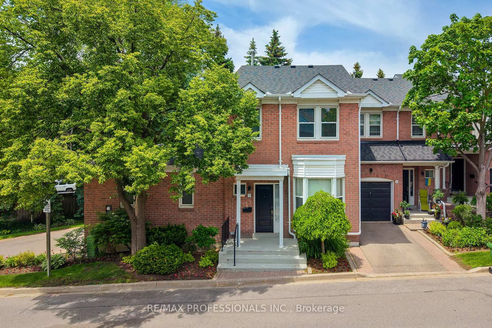 Photo 3 of 7 Tamarack Circle, Etobicoke, Kingsview Village-The Westway — HOMEH