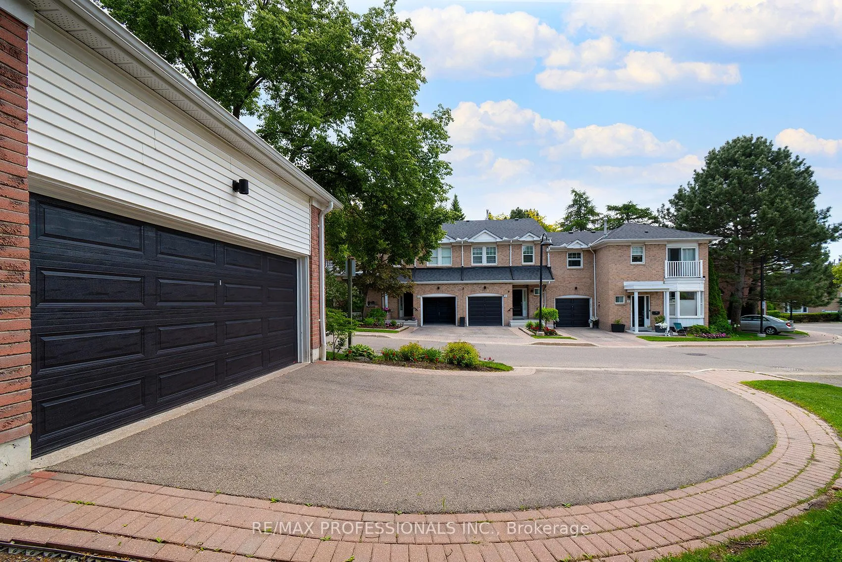 Photo 5 of 7 Tamarack Circle, Etobicoke, Kingsview Village-The Westway — HOMEH
