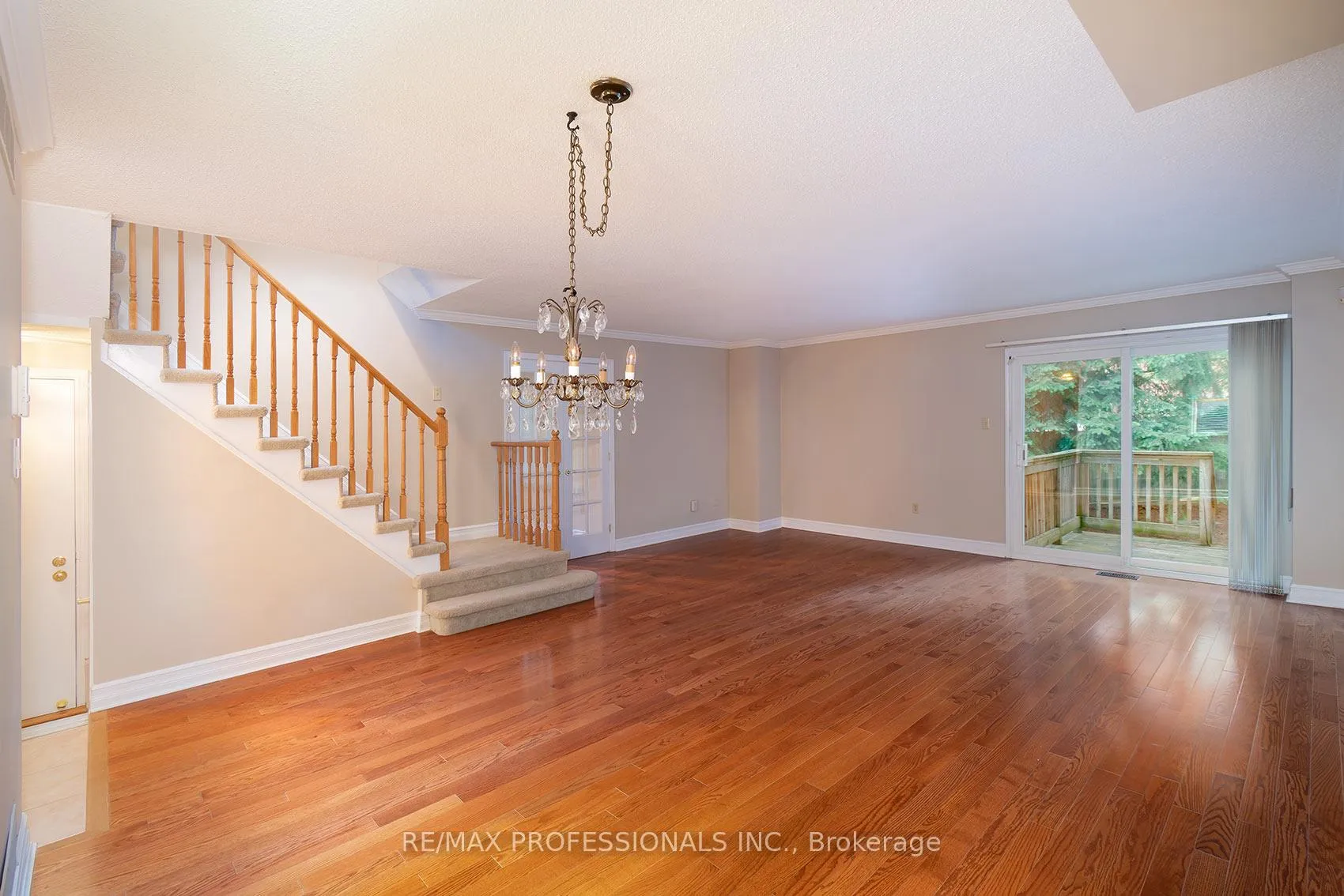 Photo 10 of 7 Tamarack Circle, Etobicoke, Kingsview Village-The Westway — HOMEH