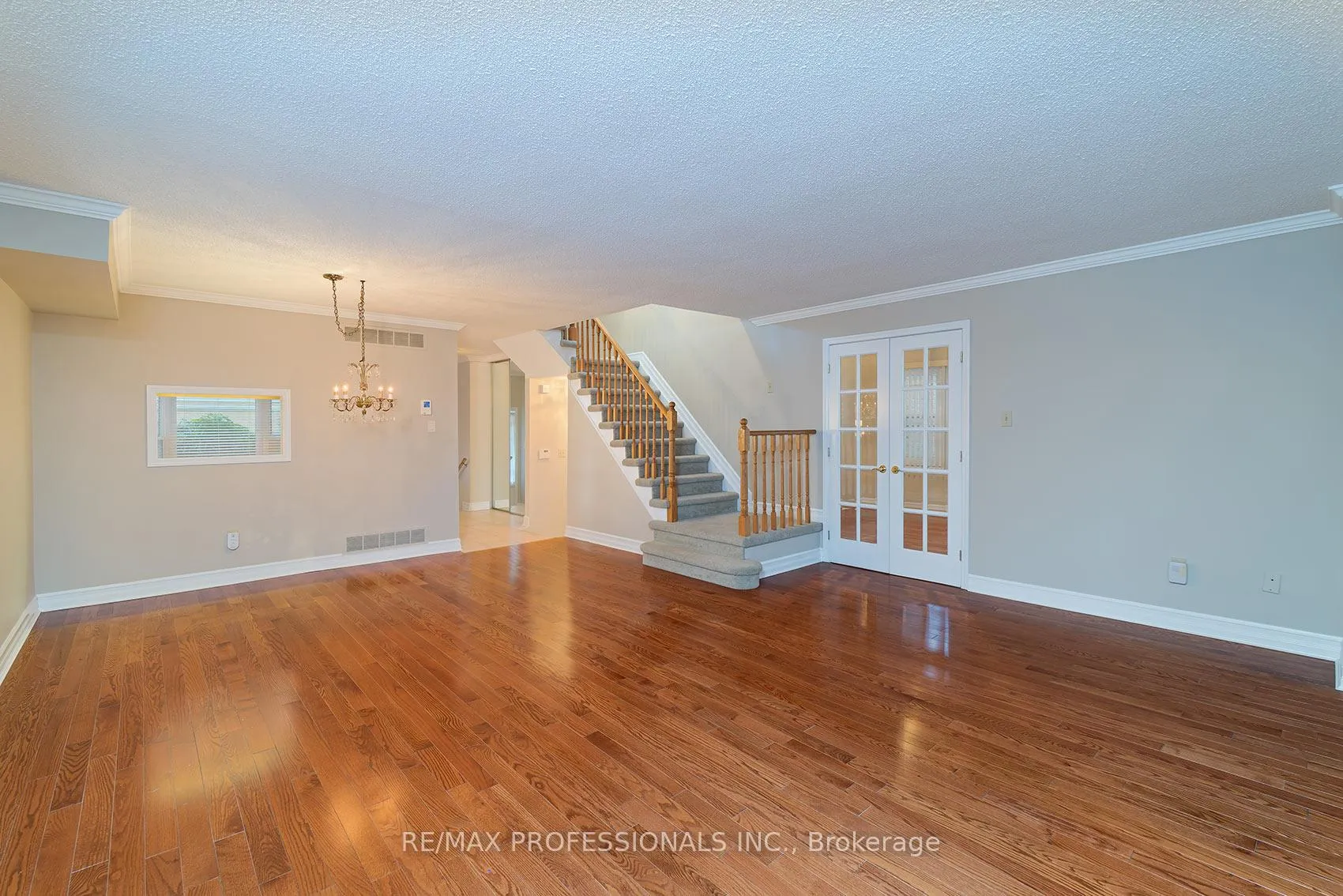 Photo 11 of 7 Tamarack Circle, Etobicoke, Kingsview Village-The Westway — HOMEH