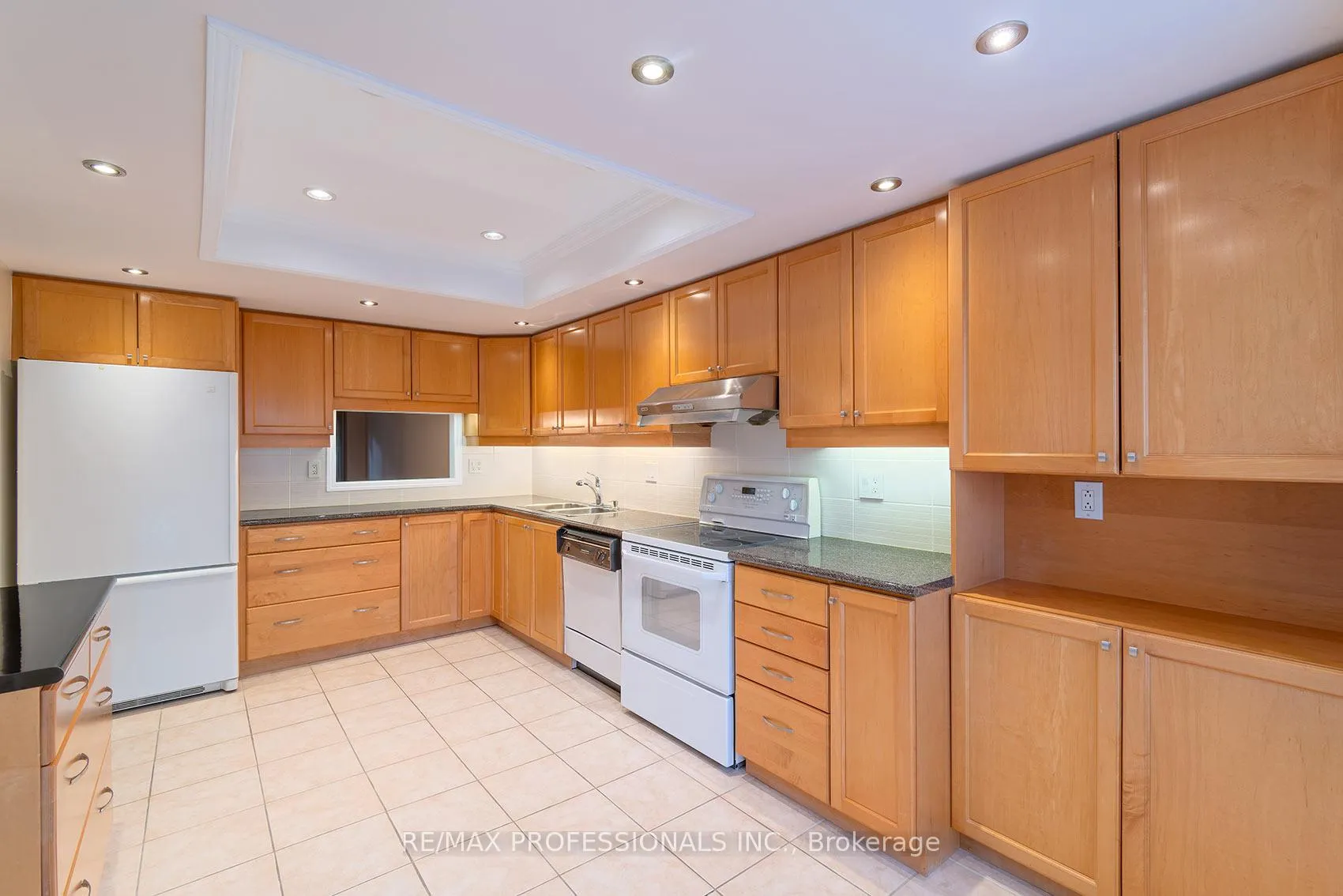 Photo 15 of 7 Tamarack Circle, Etobicoke, Kingsview Village-The Westway — HOMEH