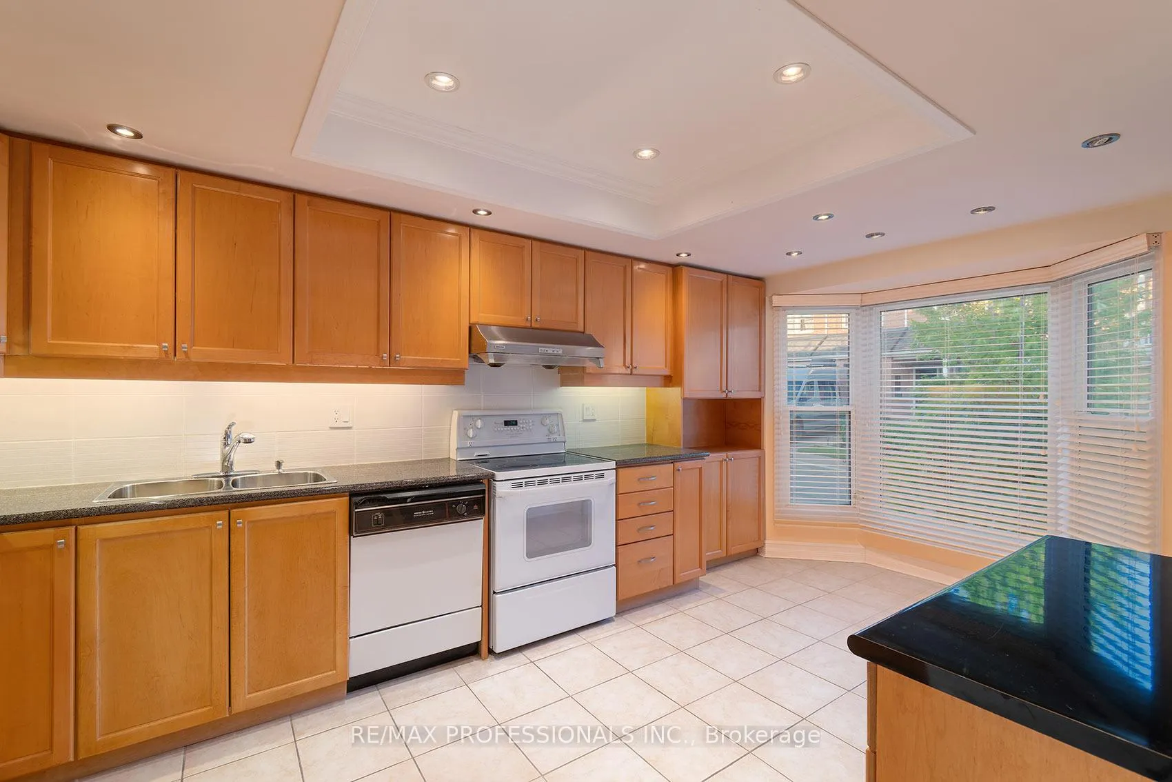 Photo 16 of 7 Tamarack Circle, Etobicoke, Kingsview Village-The Westway — HOMEH