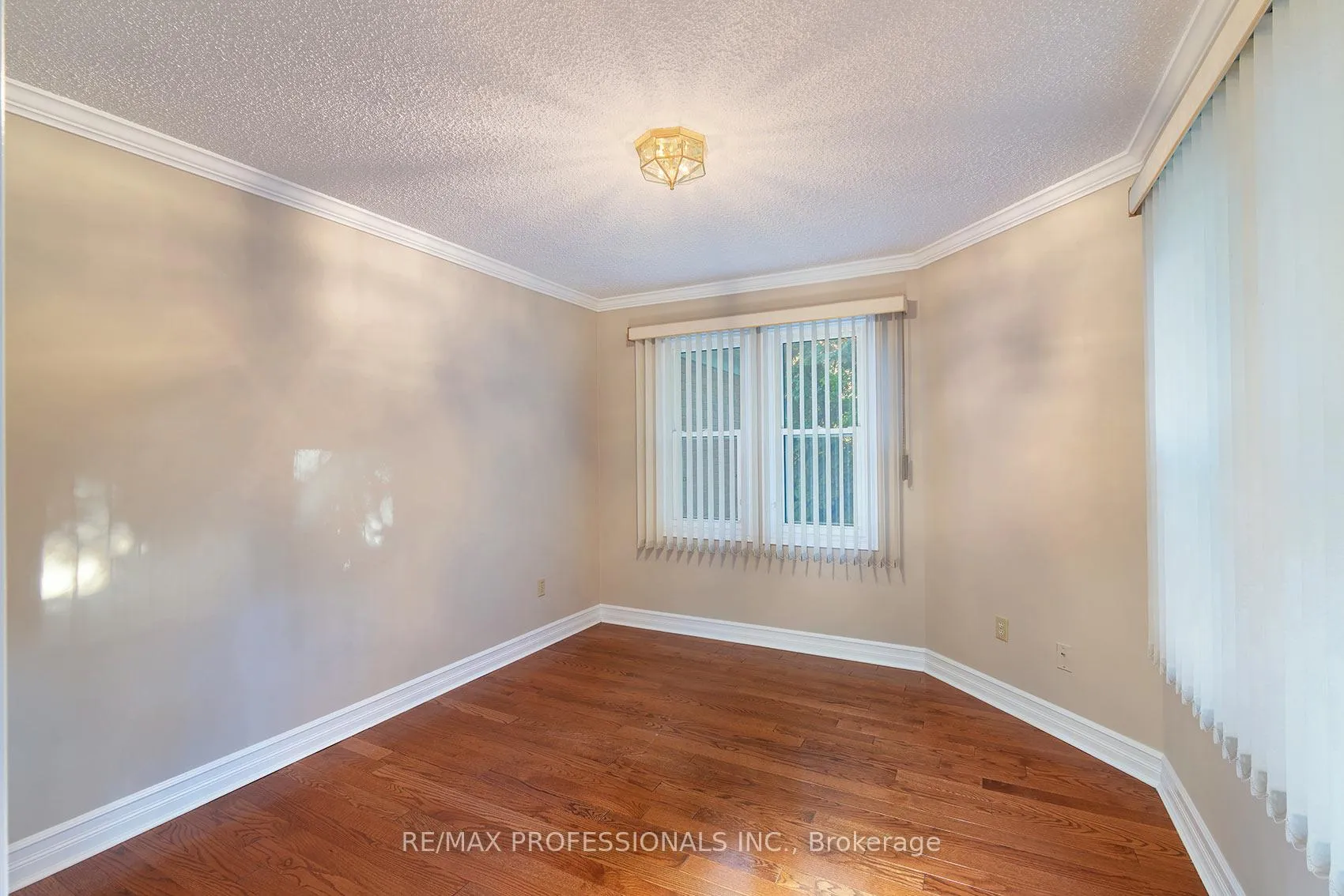 Photo 19 of 7 Tamarack Circle, Etobicoke, Kingsview Village-The Westway — HOMEH