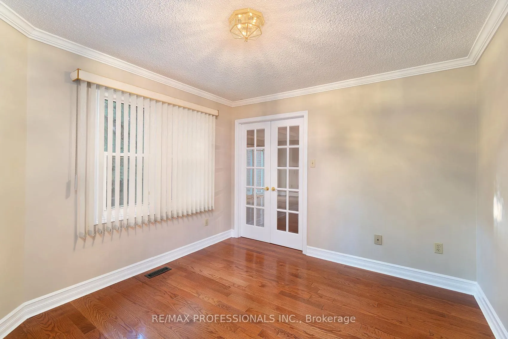 Photo 20 of 7 Tamarack Circle, Etobicoke, Kingsview Village-The Westway — HOMEH