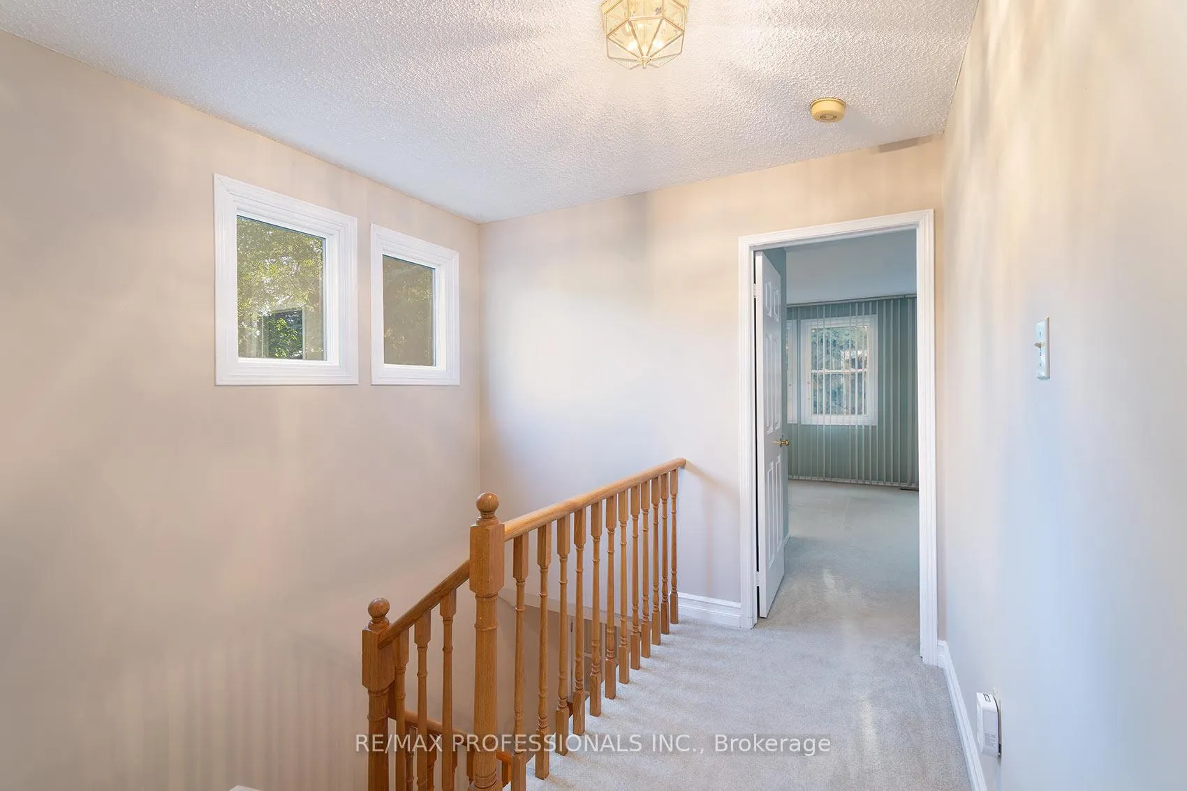 Photo 22 of 7 Tamarack Circle, Etobicoke, Kingsview Village-The Westway — HOMEH