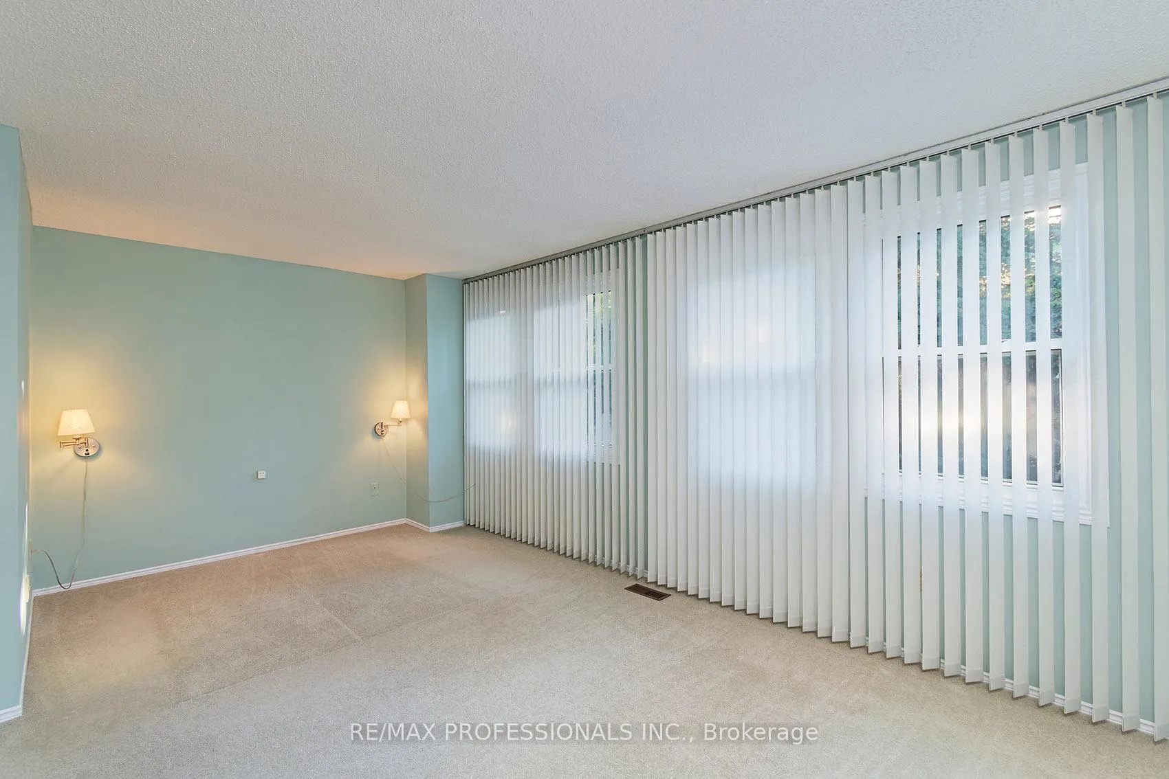 Photo 26 of 7 Tamarack Circle, Etobicoke, Kingsview Village-The Westway — HOMEH