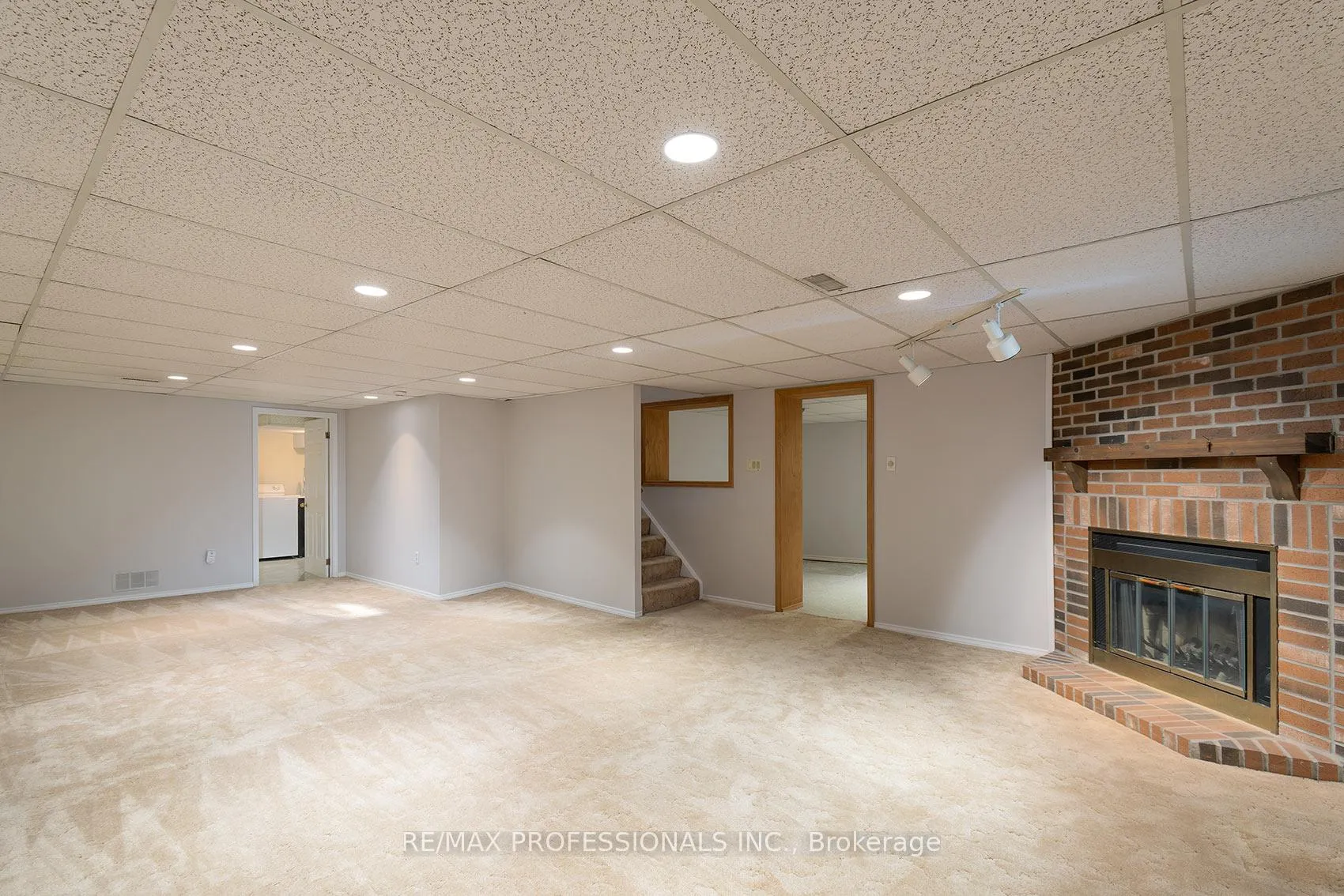 Photo 32 of 7 Tamarack Circle, Etobicoke, Kingsview Village-The Westway — HOMEH