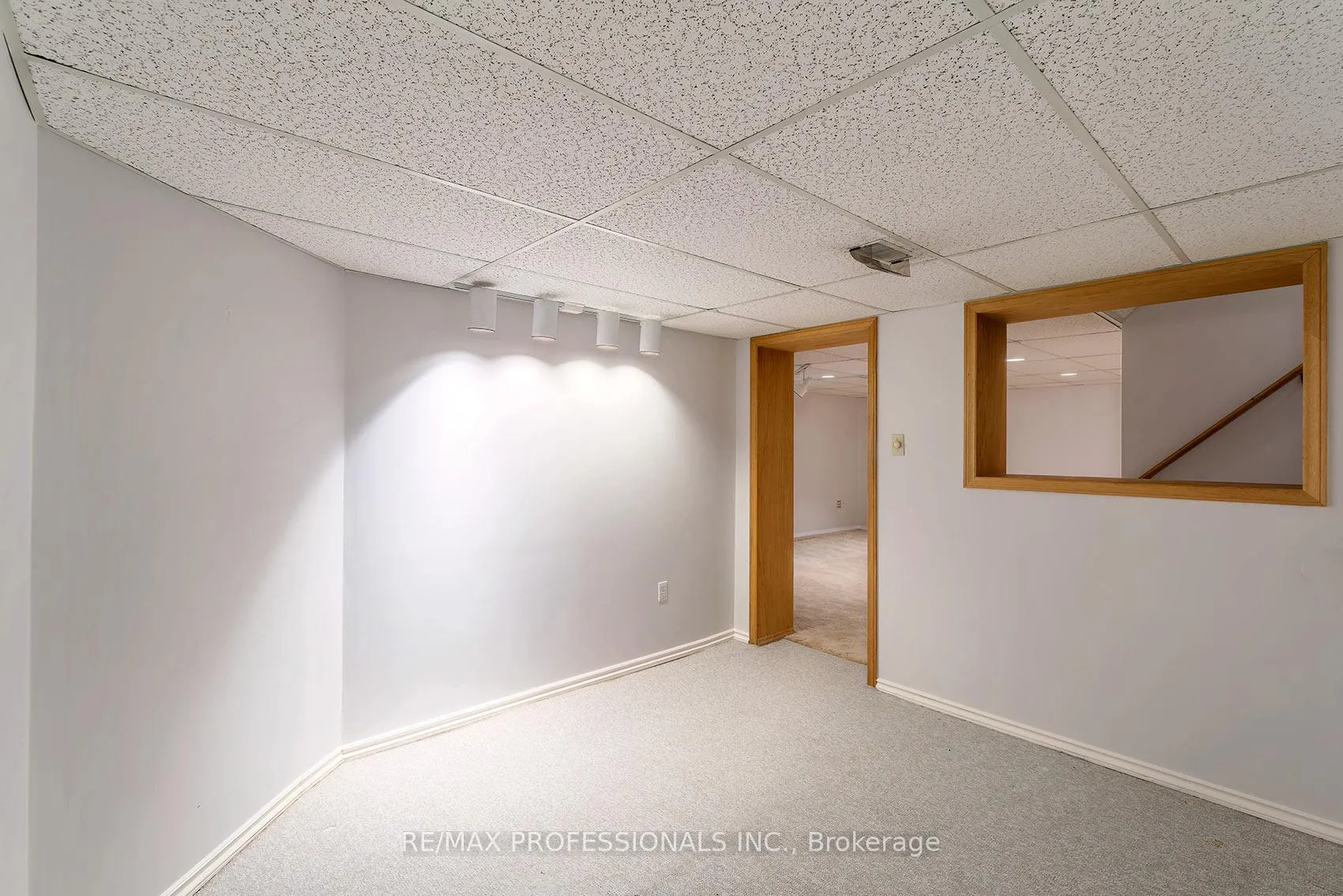 Photo 37 of 7 Tamarack Circle, Etobicoke, Kingsview Village-The Westway — HOMEH