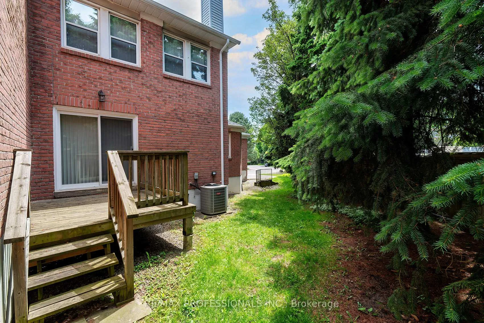 Photo 40 of 7 Tamarack Circle, Etobicoke, Kingsview Village-The Westway — HOMEH