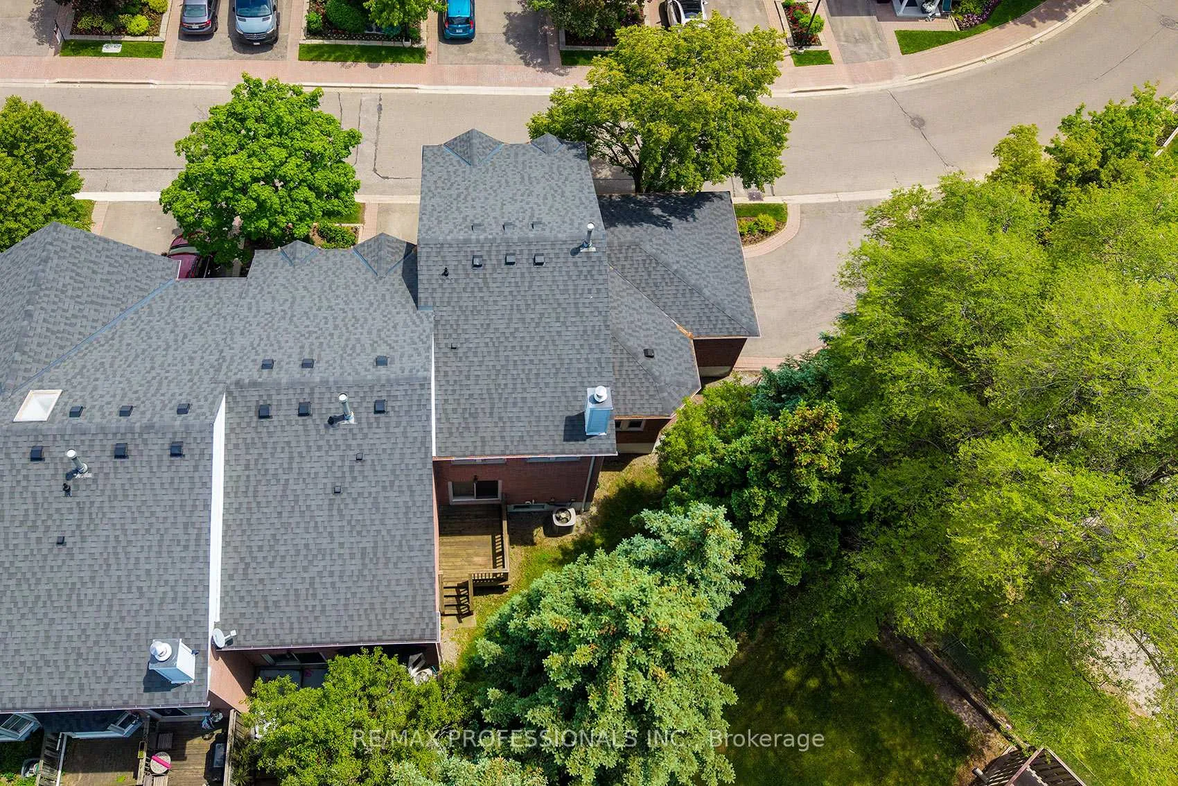 Photo 42 of 7 Tamarack Circle, Etobicoke, Kingsview Village-The Westway — HOMEH