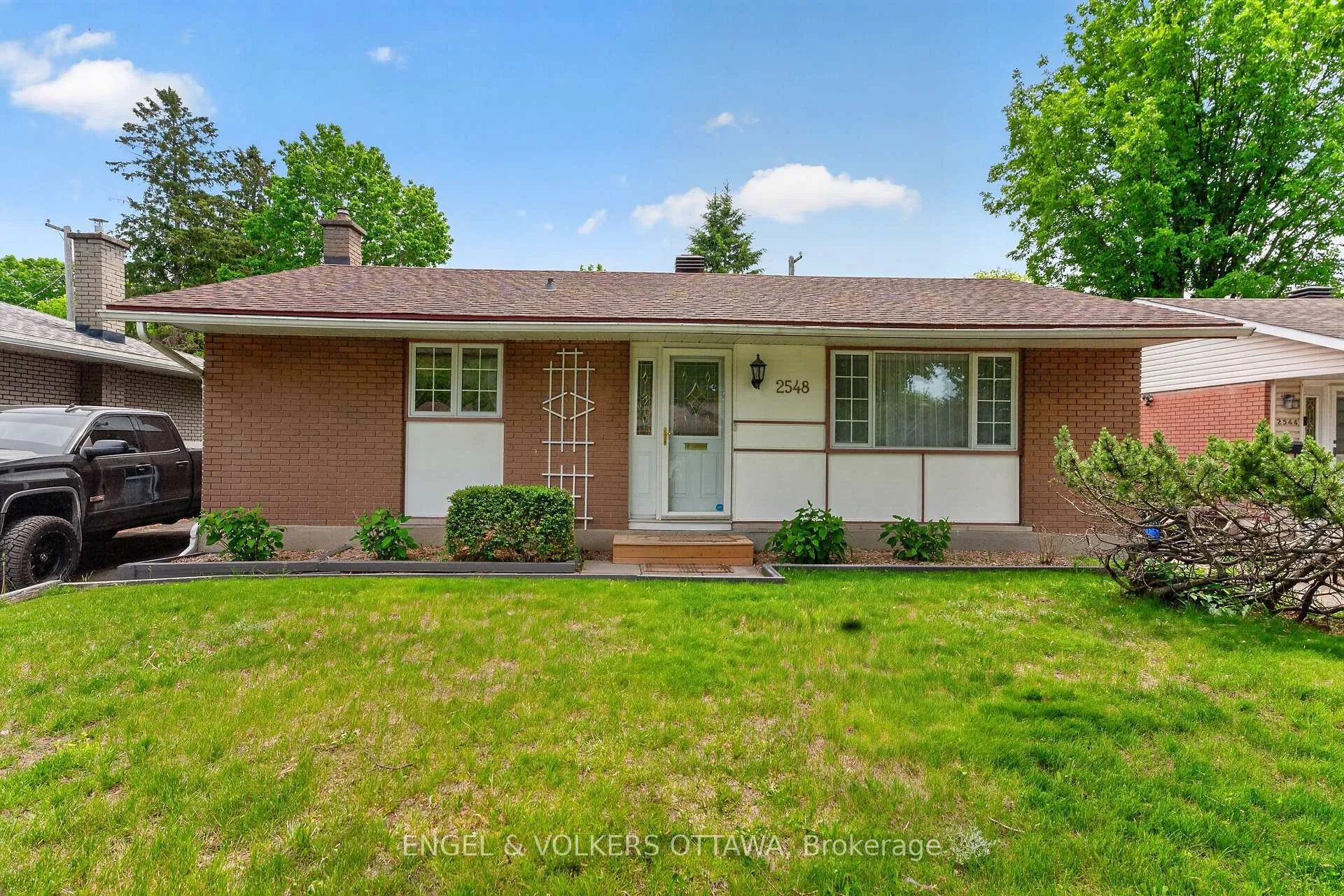 Photo 1 of 2548 Hanlon Avenue, Ottawa, Queensway Terrace North — HOMEH