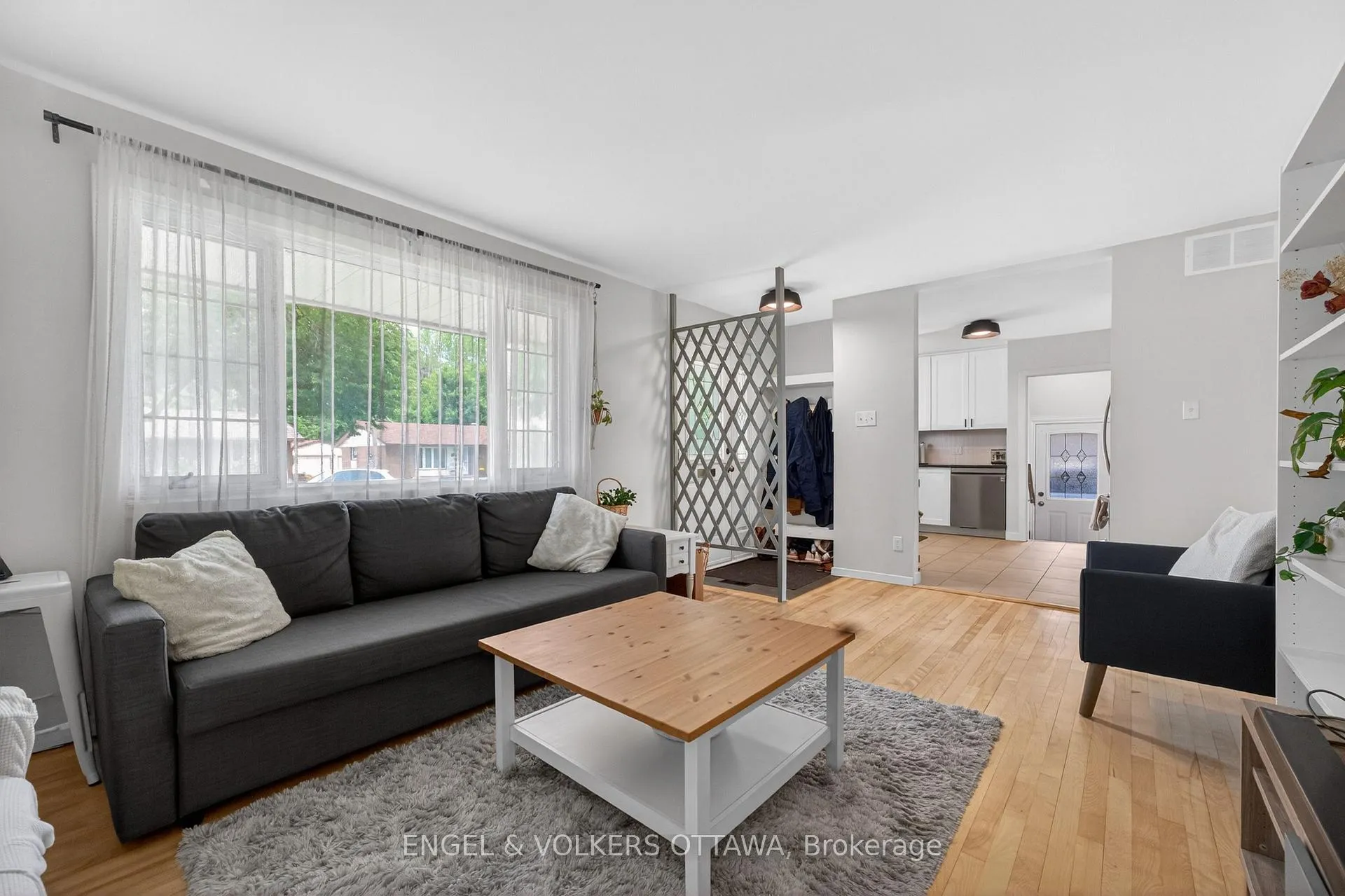 Photo 3 of 2548 Hanlon Avenue, Ottawa, Queensway Terrace North — HOMEH