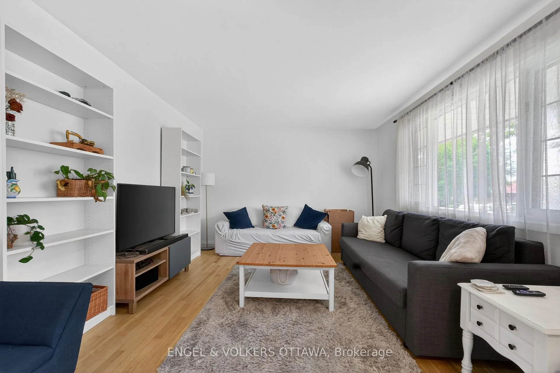 Photo 4 of 2548 Hanlon Avenue, Ottawa, Queensway Terrace North — HOMEH