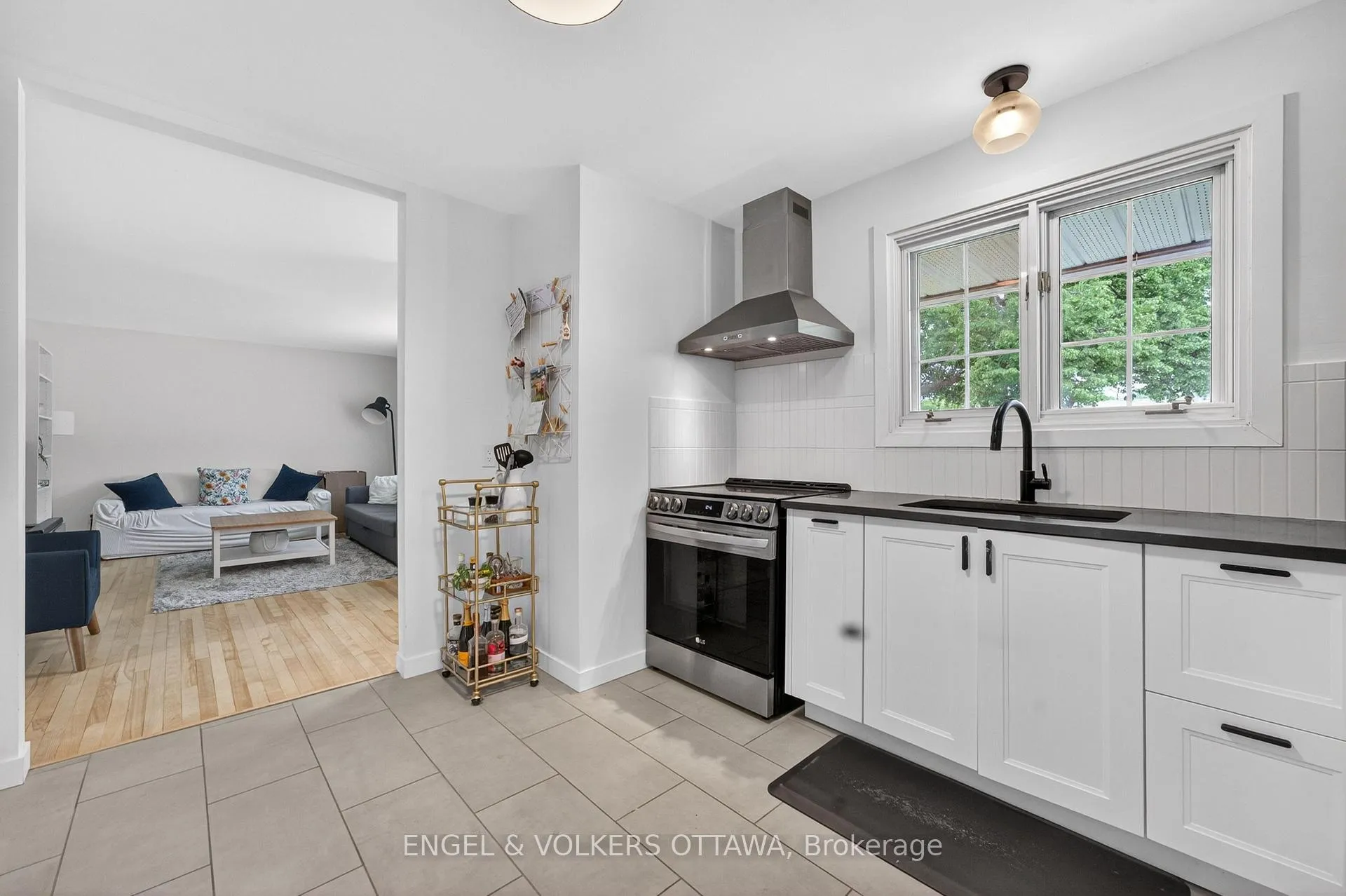 Photo 8 of 2548 Hanlon Avenue, Ottawa, Queensway Terrace North — HOMEH