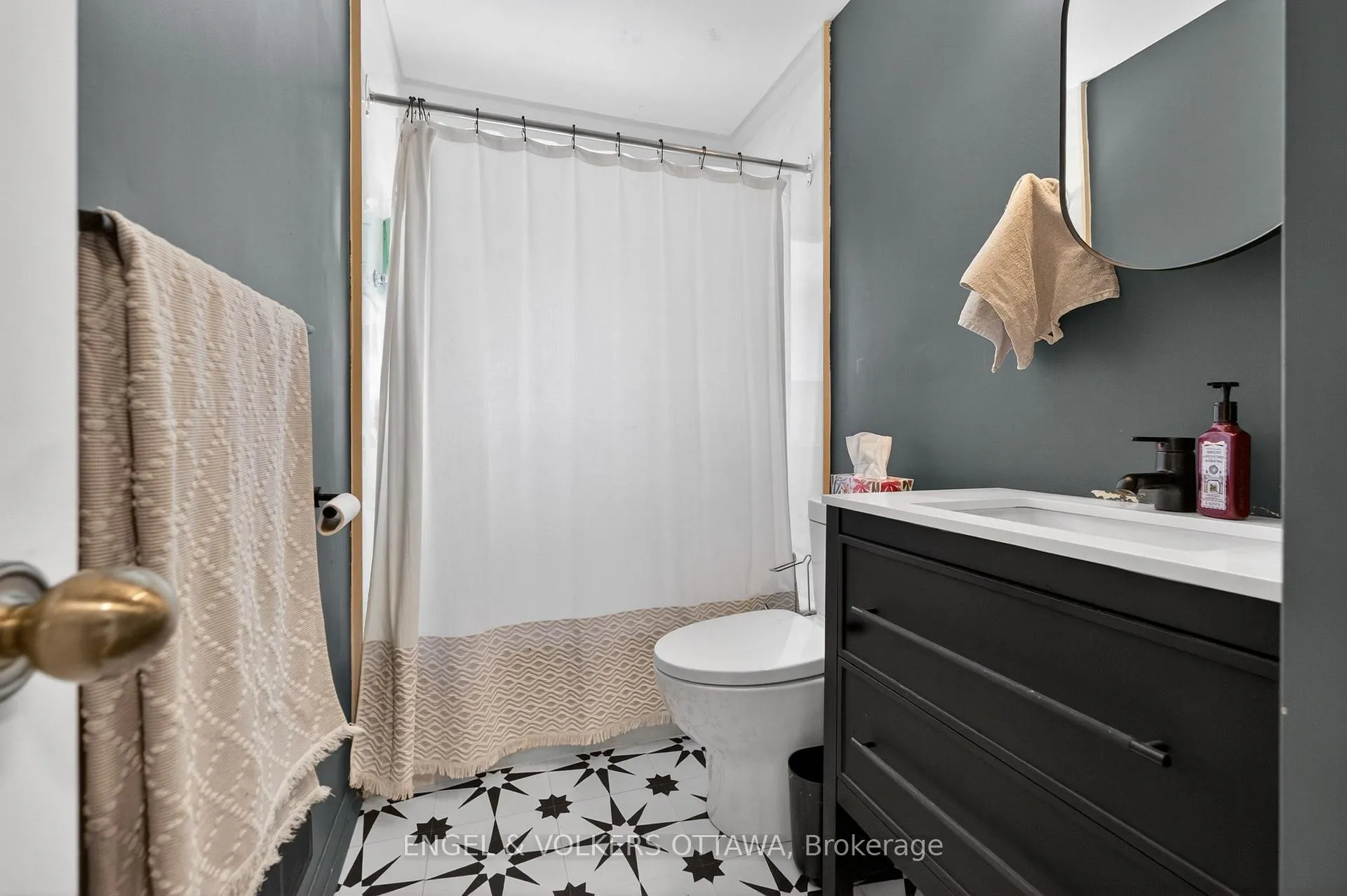 Photo 12 of 2548 Hanlon Avenue, Ottawa, Queensway Terrace North — HOMEH