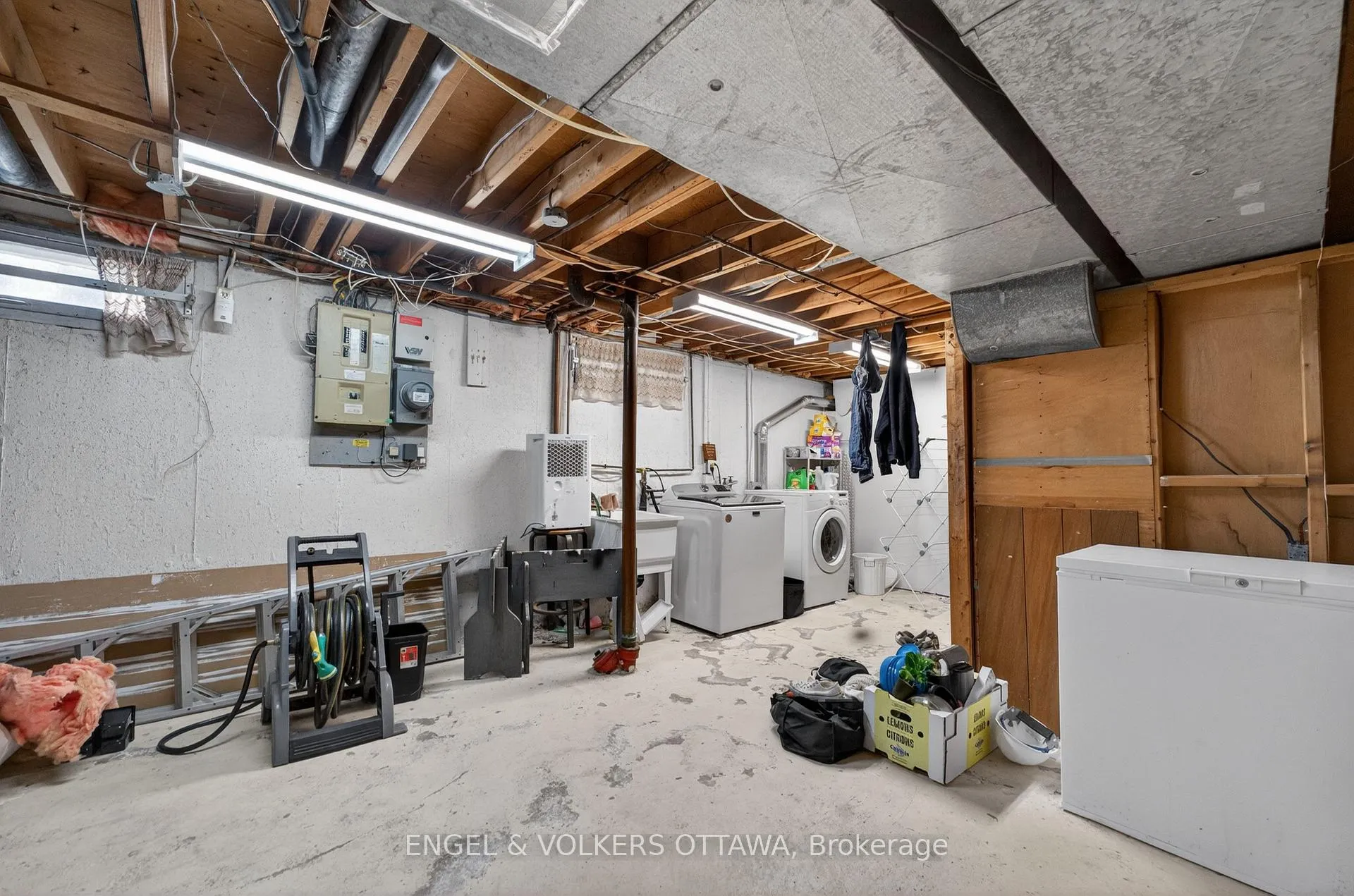 Photo 16 of 2548 Hanlon Avenue, Ottawa, Queensway Terrace North — HOMEH