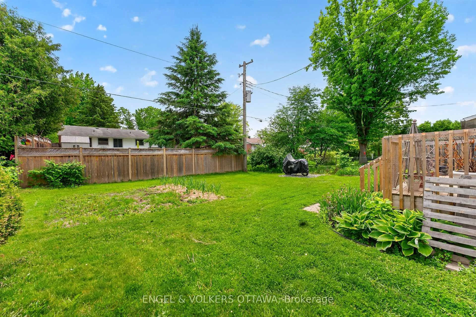 Photo 20 of 2548 Hanlon Avenue, Ottawa, Queensway Terrace North — HOMEH